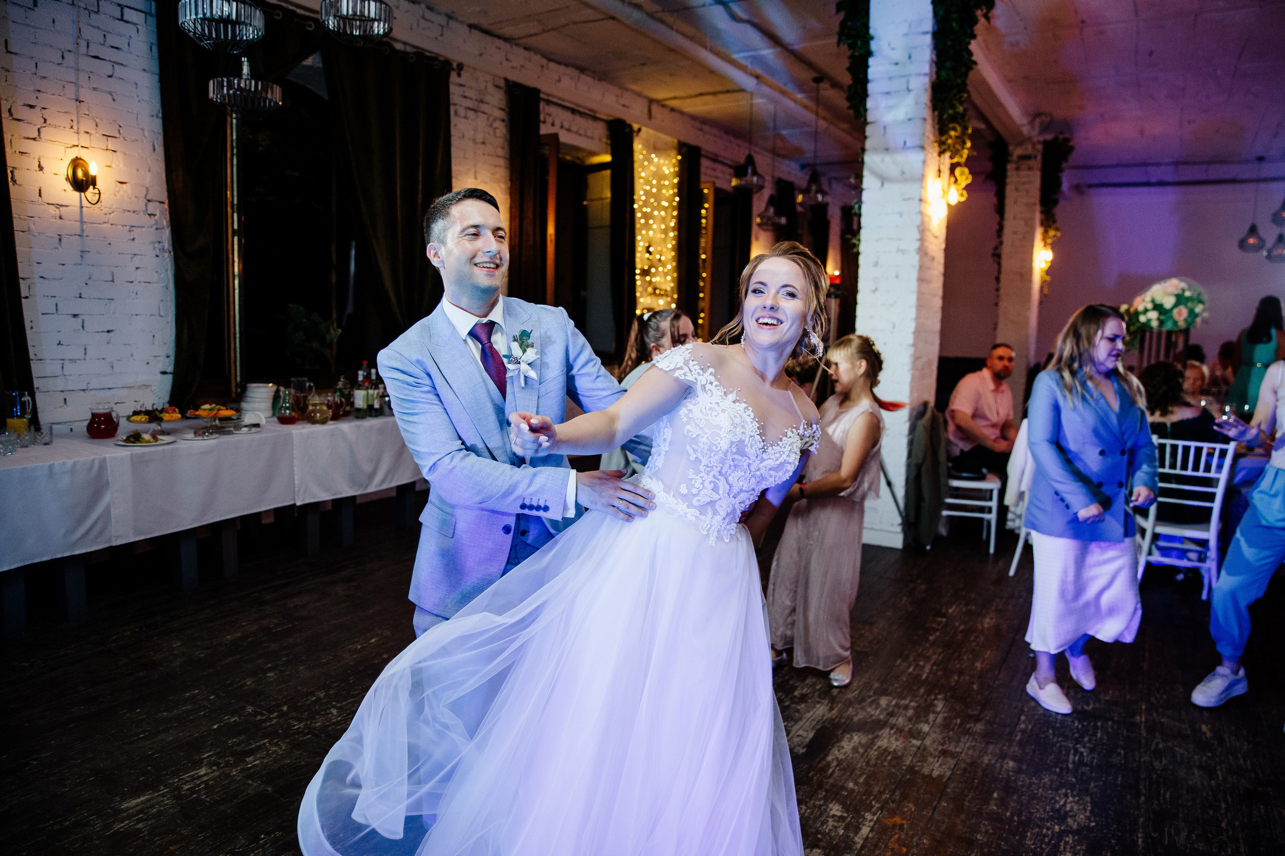 Свадебная фотосессия в Кусково. Свадебный банкет в Forest Hall Форест Холл. Свадьба в Сокольниках. Свадебный и семейный фотограф Екатерина Иванова