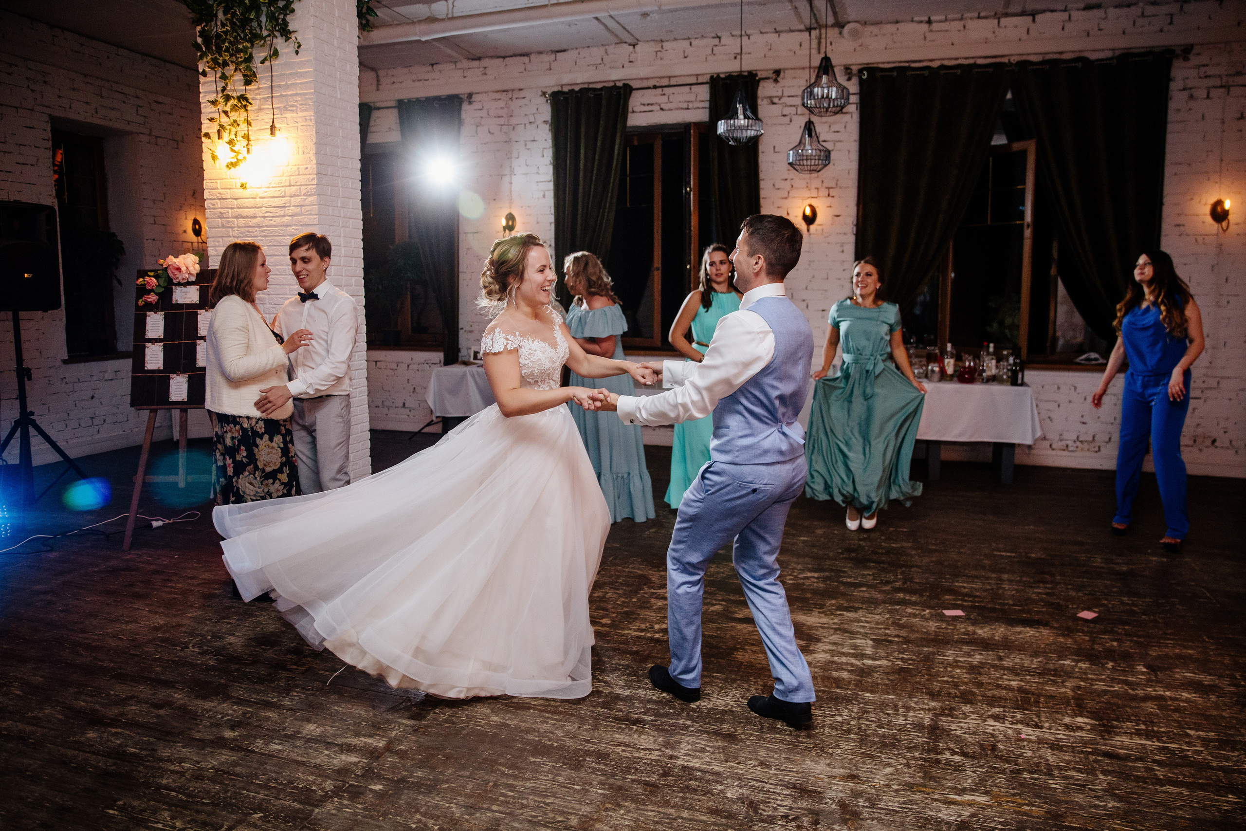 Свадебная фотосессия в Кусково. Свадебный банкет в Forest Hall Форест Холл. Свадьба в Сокольниках. Свадебный и семейный фотограф Екатерина Иванова