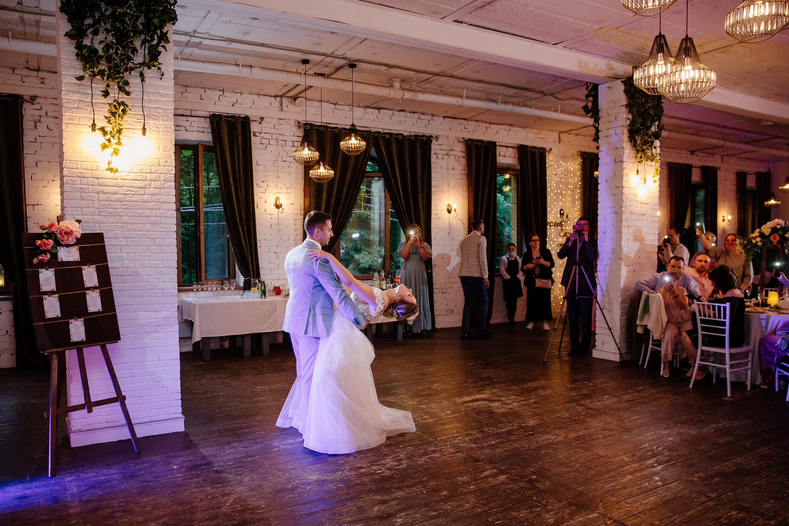 Свадебная фотосессия в Кусково. Свадебный банкет в Forest Hall Форест Холл. Свадьба в Сокольниках. Свадебный и семейный фотограф Екатерина Иванова