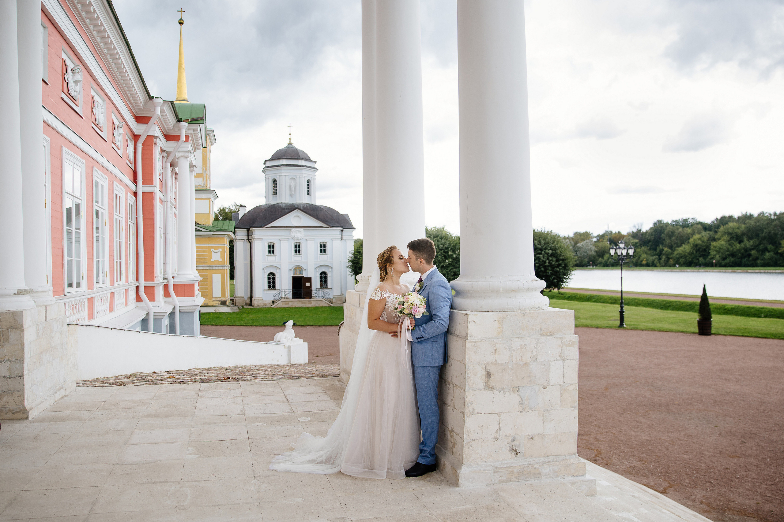 Свадебная фотосессия в Кусково. Свадебный банкет в Forest Hall Форест Холл. Свадьба в Сокольниках. Свадебный и семейный фотограф Екатерина Иванова