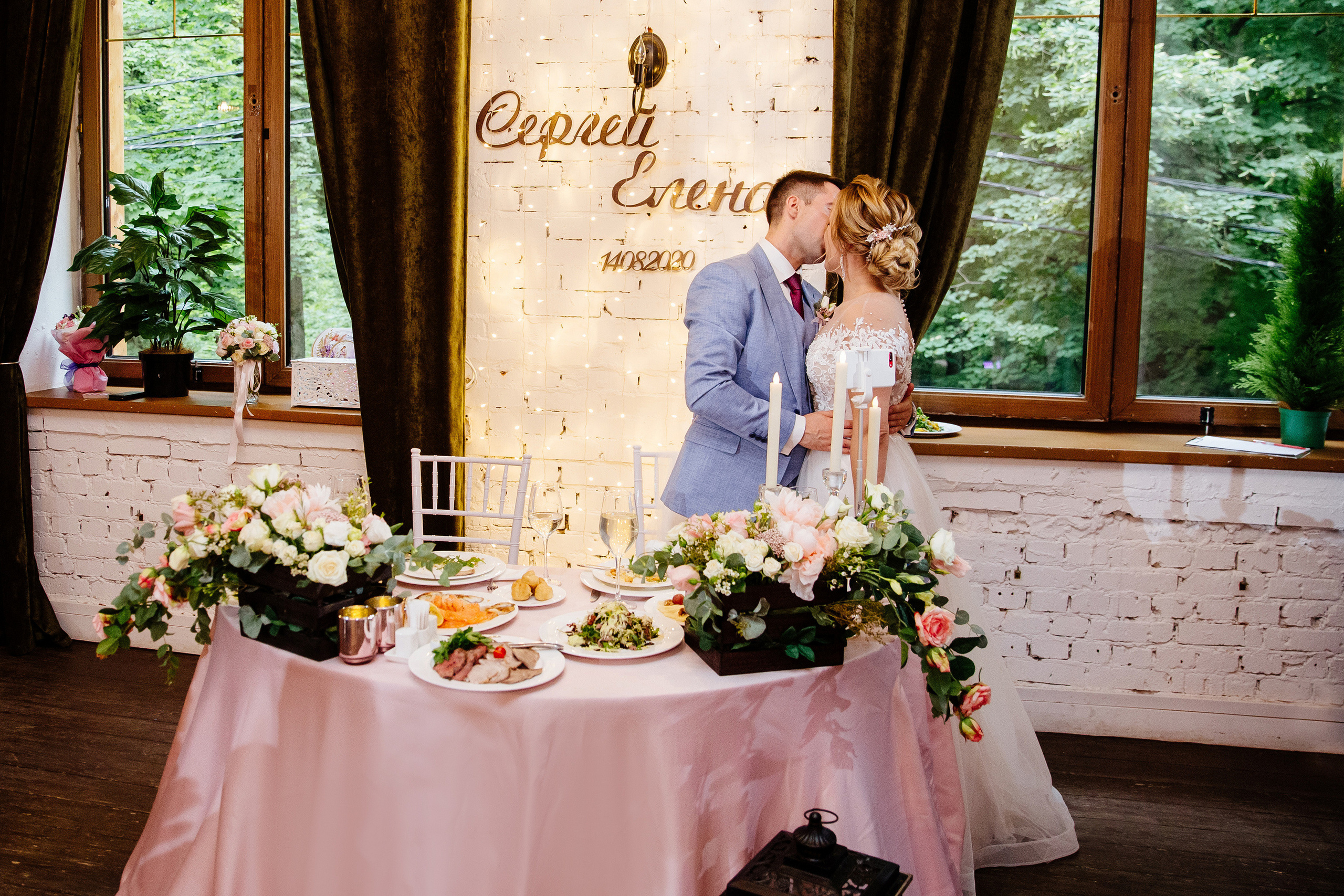 Свадебная фотосессия в Кусково. Свадебный банкет в Forest Hall Форест Холл. Свадьба в Сокольниках. Свадебный и семейный фотограф Екатерина Иванова