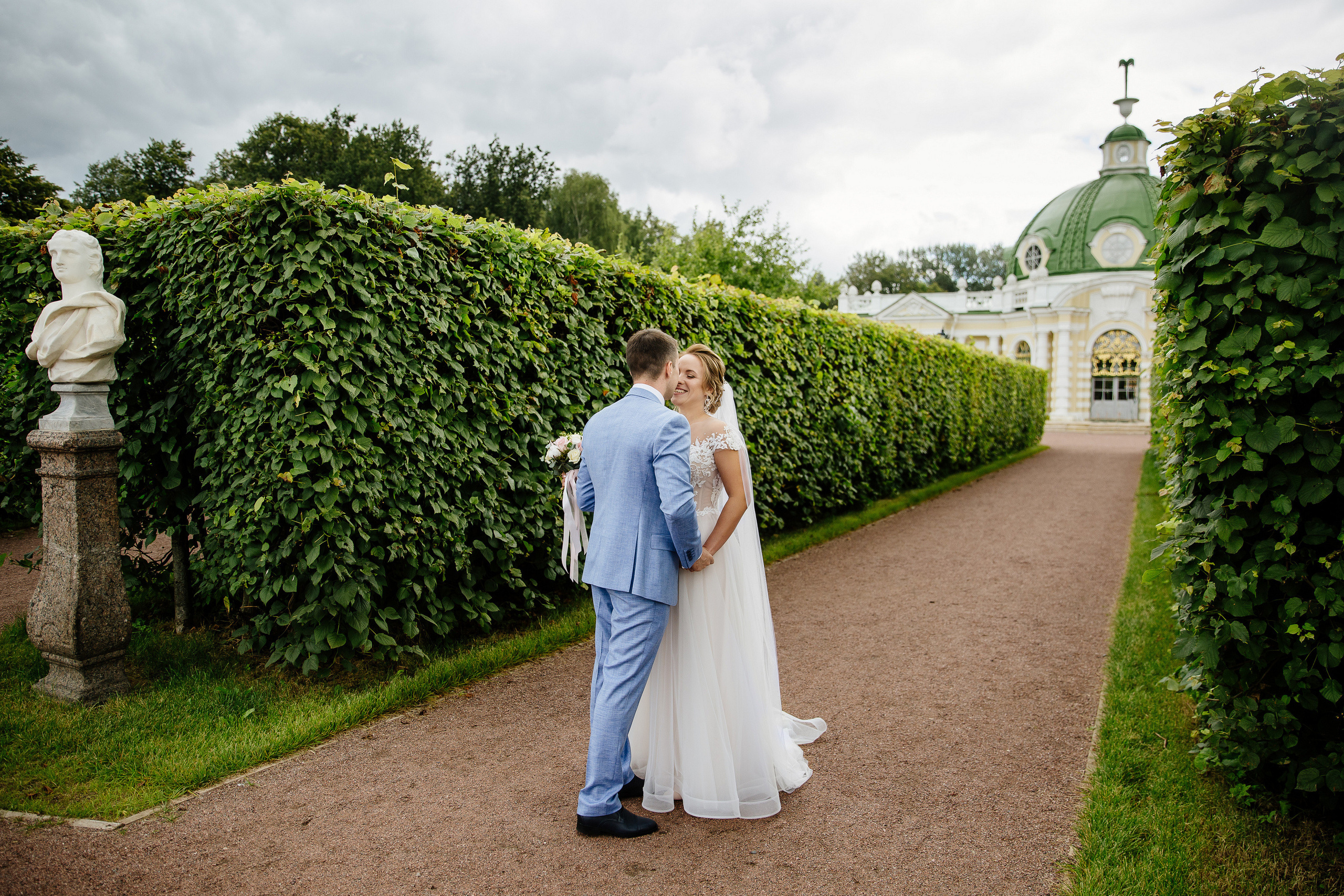 Свадебная фотосессия в Кусково. Свадебный банкет в Forest Hall Форест Холл. Свадьба в Сокольниках. Свадебный и семейный фотограф Екатерина Иванова