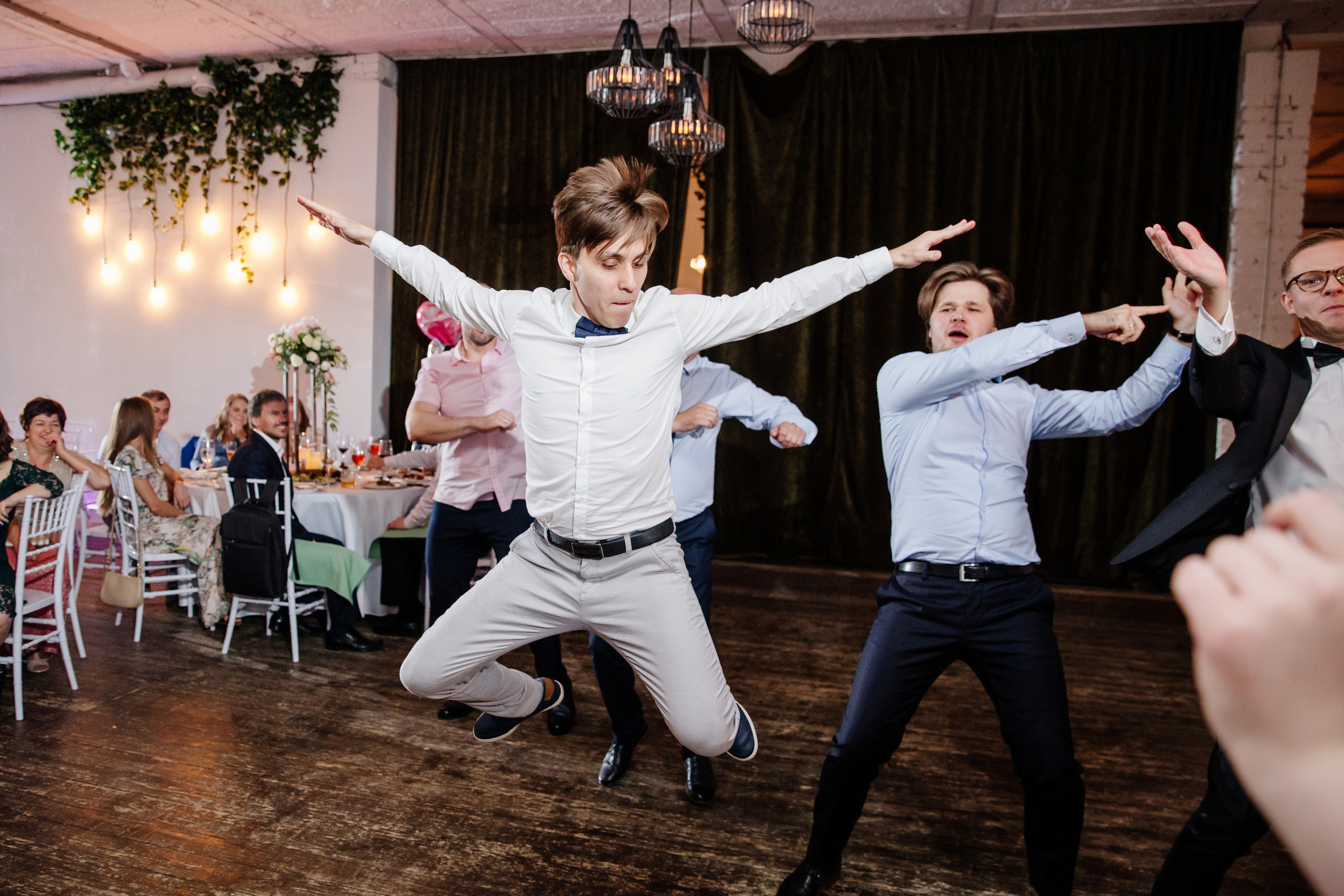 Свадебная фотосессия в Кусково. Свадебный банкет в Forest Hall Форест Холл. Свадьба в Сокольниках. Свадебный и семейный фотограф Екатерина Иванова