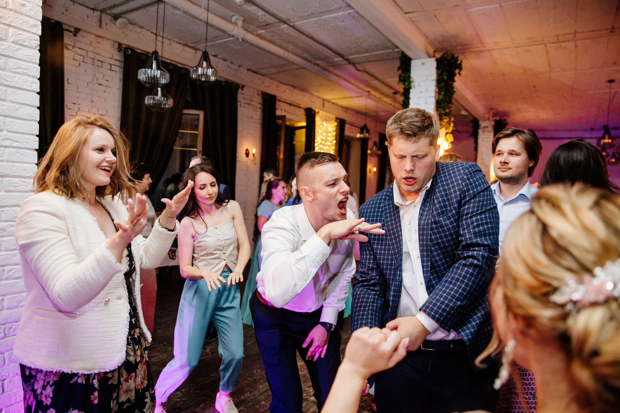 Свадебная фотосессия в Кусково. Свадебный банкет в Forest Hall Форест Холл. Свадьба в Сокольниках. Свадебный и семейный фотограф Екатерина Иванова