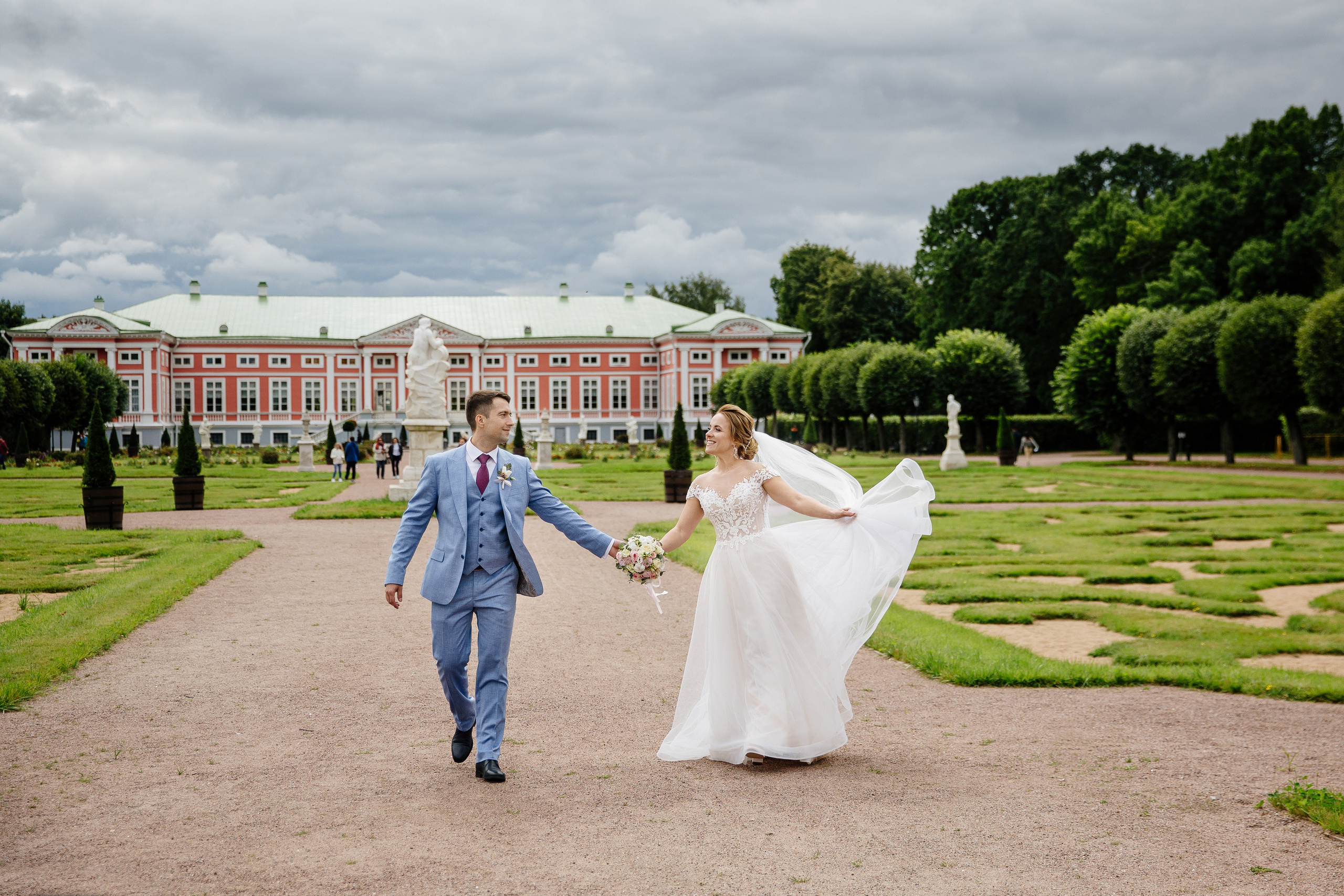 Свадебная фотосессия в Кусково. Свадебный банкет в Forest Hall Форест Холл. Свадьба в Сокольниках. Свадебный и семейный фотограф Екатерина Иванова