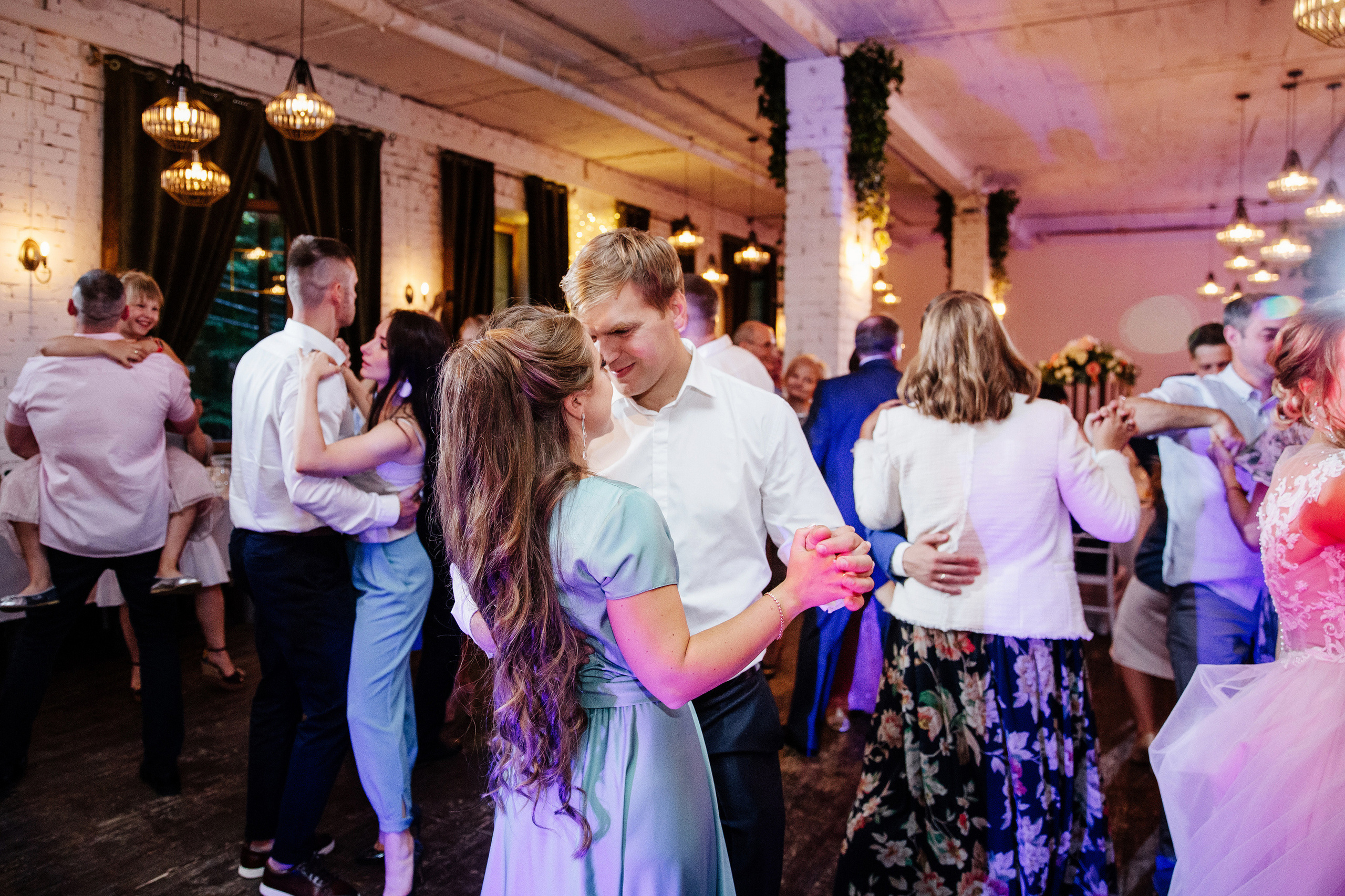 Свадебная фотосессия в Кусково. Свадебный банкет в Forest Hall Форест Холл. Свадьба в Сокольниках. Свадебный и семейный фотограф Екатерина Иванова