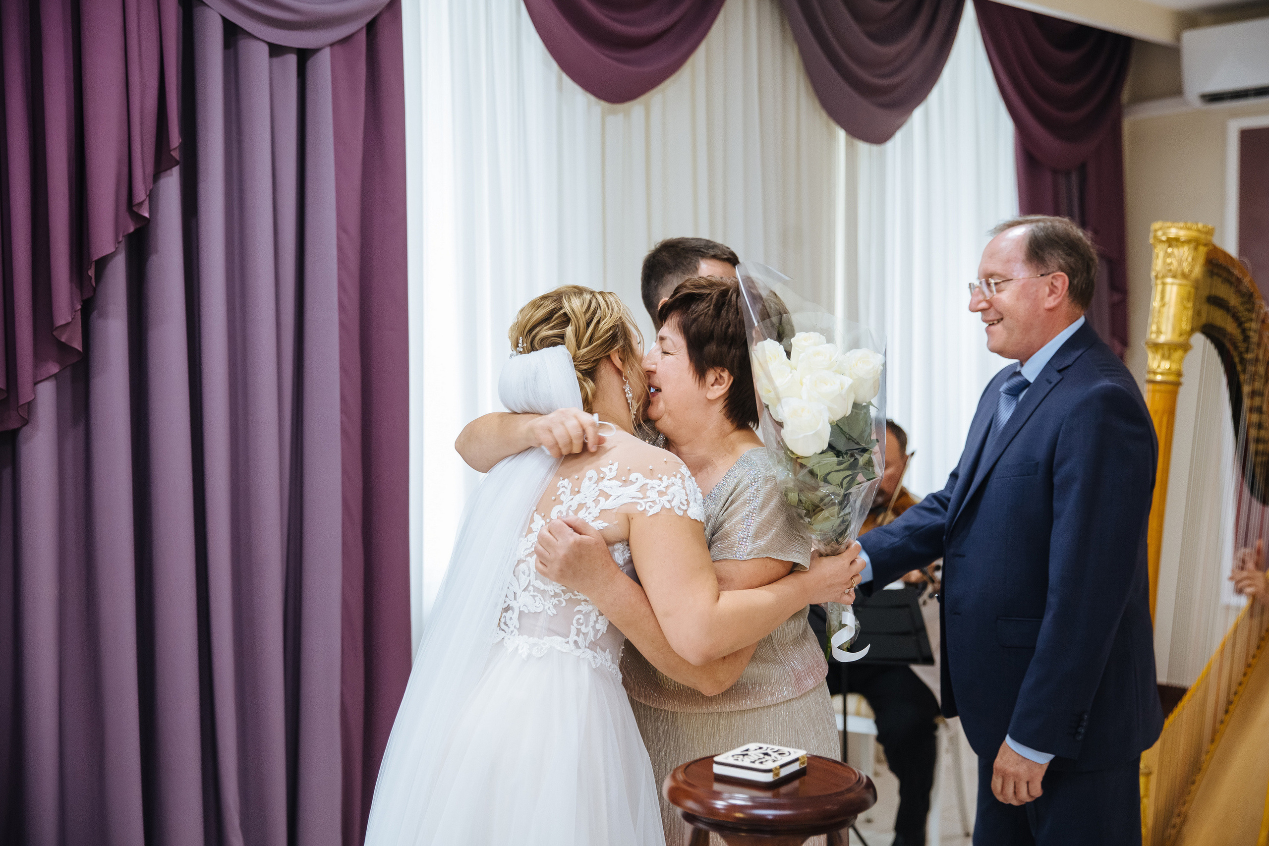 Свадебная фотосессия в Кусково. Свадебный банкет в Forest Hall Форест Холл. Свадьба в Сокольниках. Свадебный и семейный фотограф Екатерина Иванова