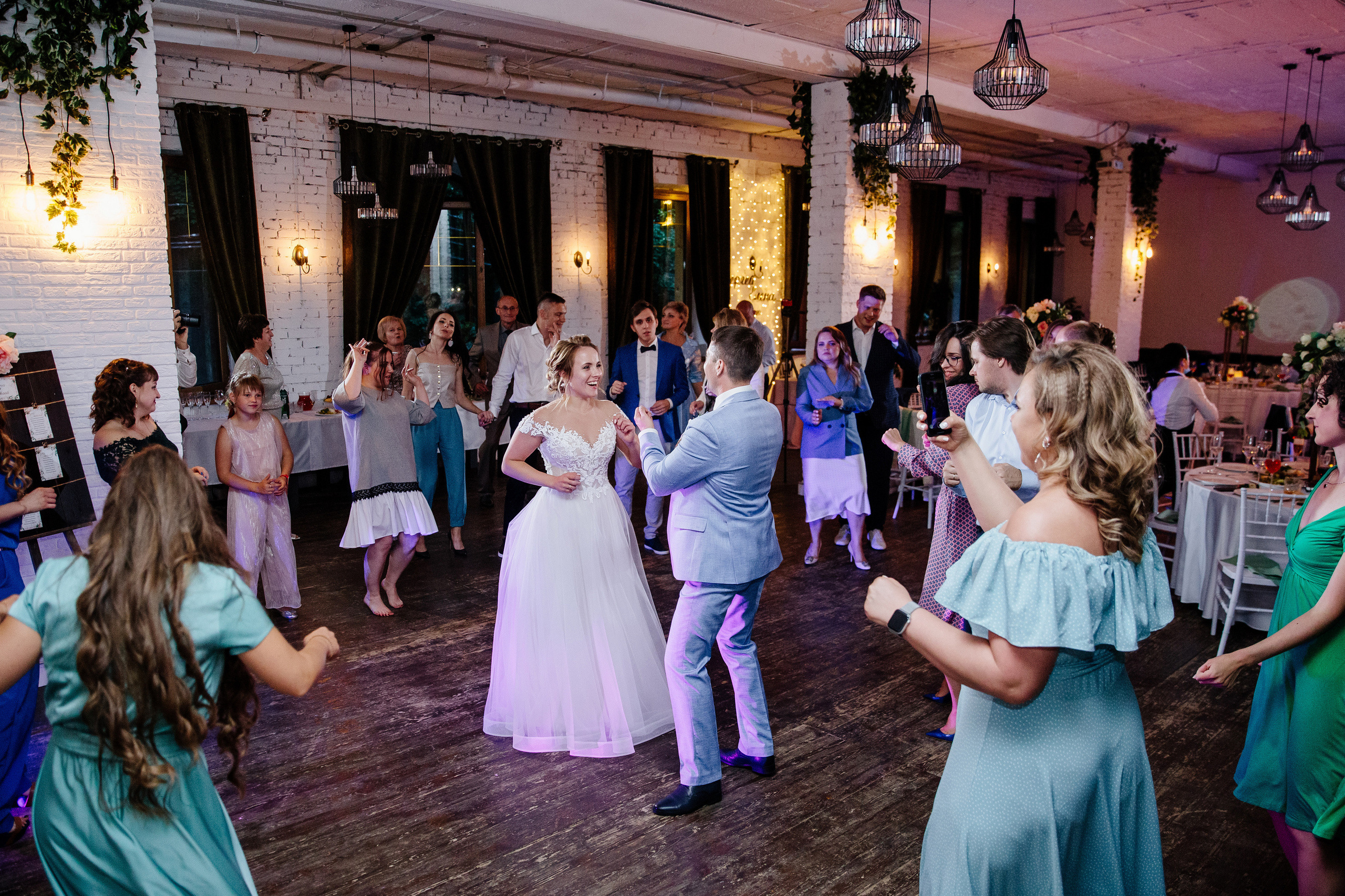 Свадебная фотосессия в Кусково. Свадебный банкет в Forest Hall Форест Холл. Свадьба в Сокольниках. Свадебный и семейный фотограф Екатерина Иванова