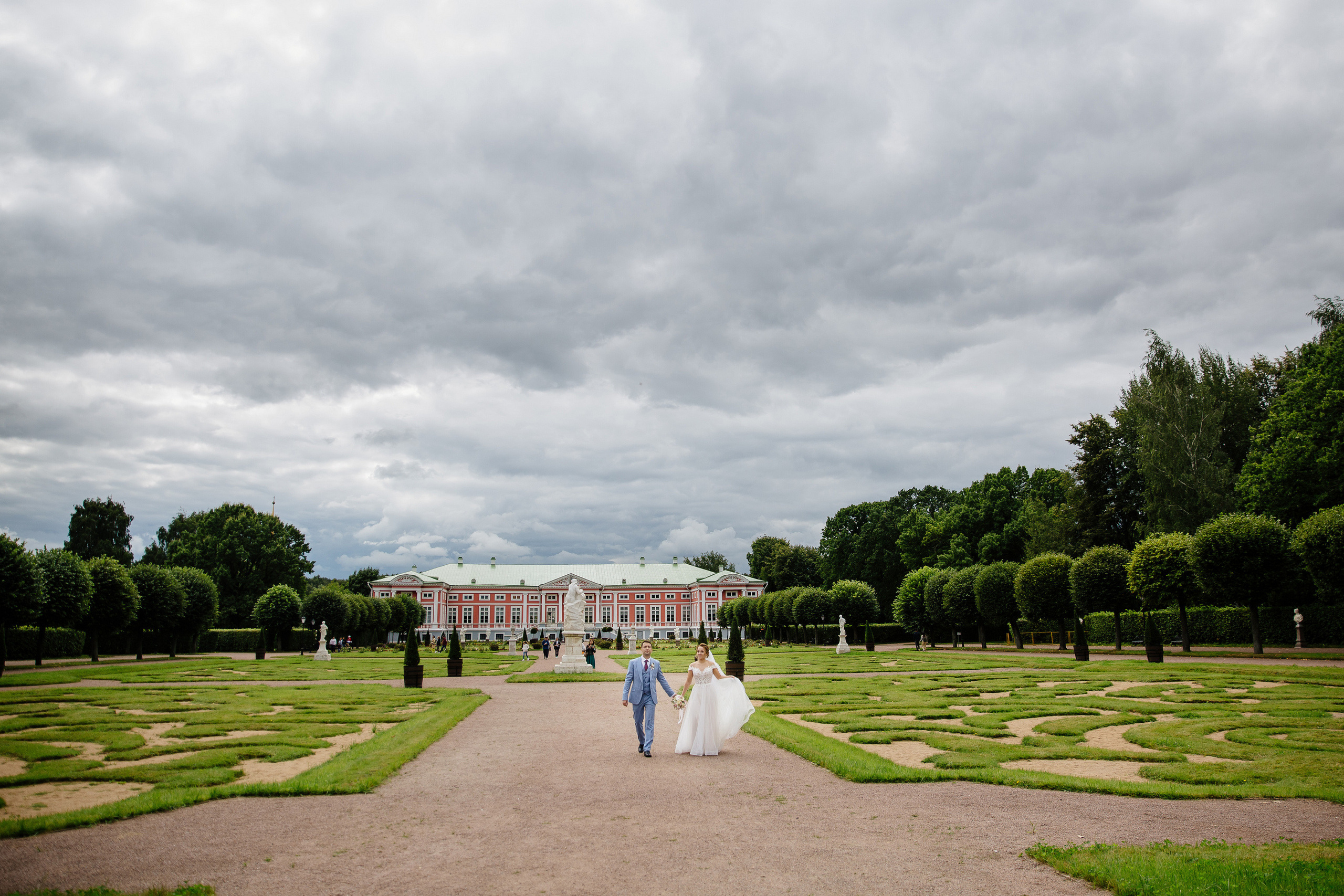 Свадебная фотосессия в Кусково. Свадебный банкет в Forest Hall Форест Холл. Свадьба в Сокольниках. Свадебный и семейный фотограф Екатерина Иванова
