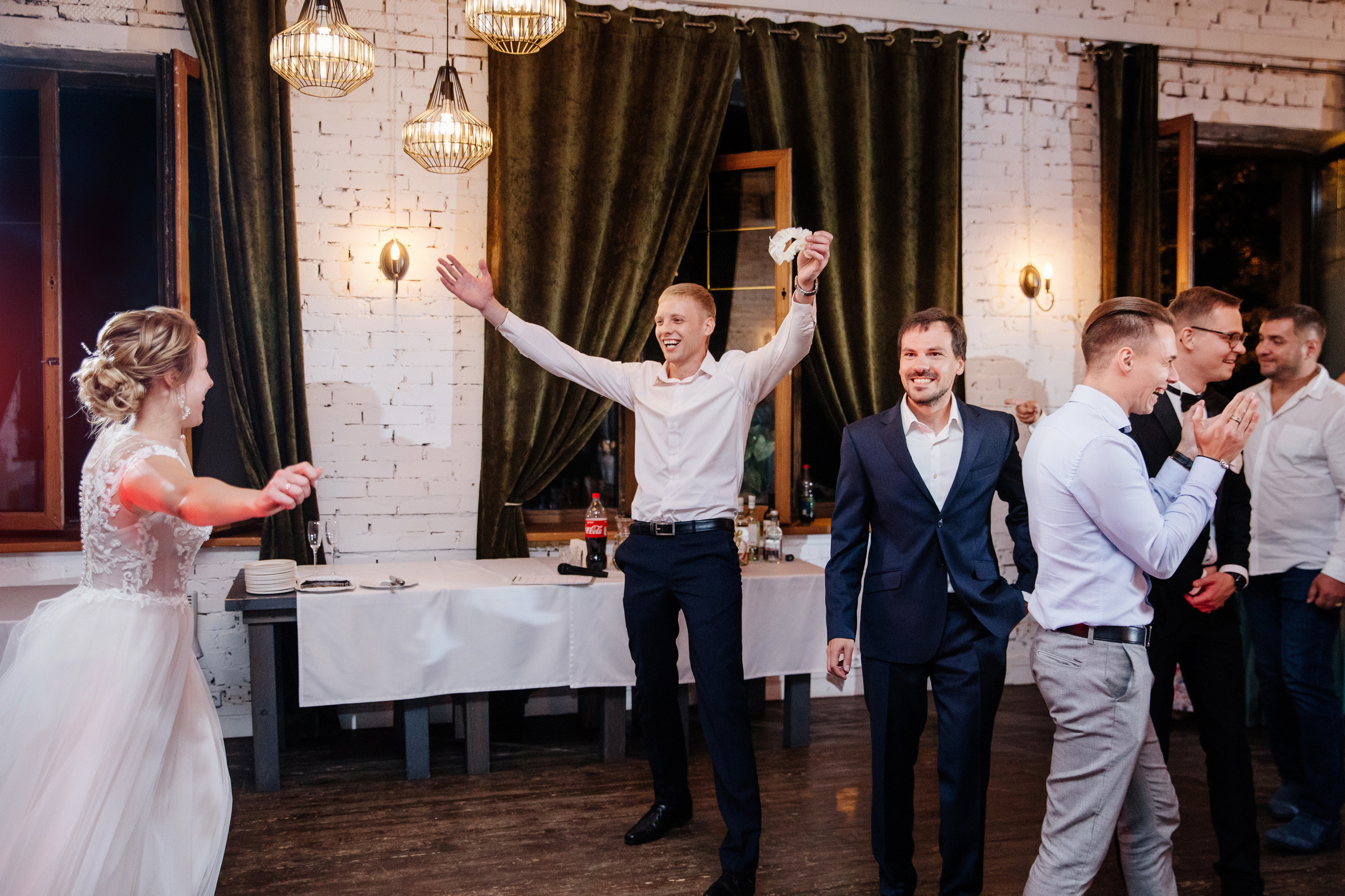 Свадебная фотосессия в Кусково. Свадебный банкет в Forest Hall Форест Холл. Свадьба в Сокольниках. Свадебный и семейный фотограф Екатерина Иванова