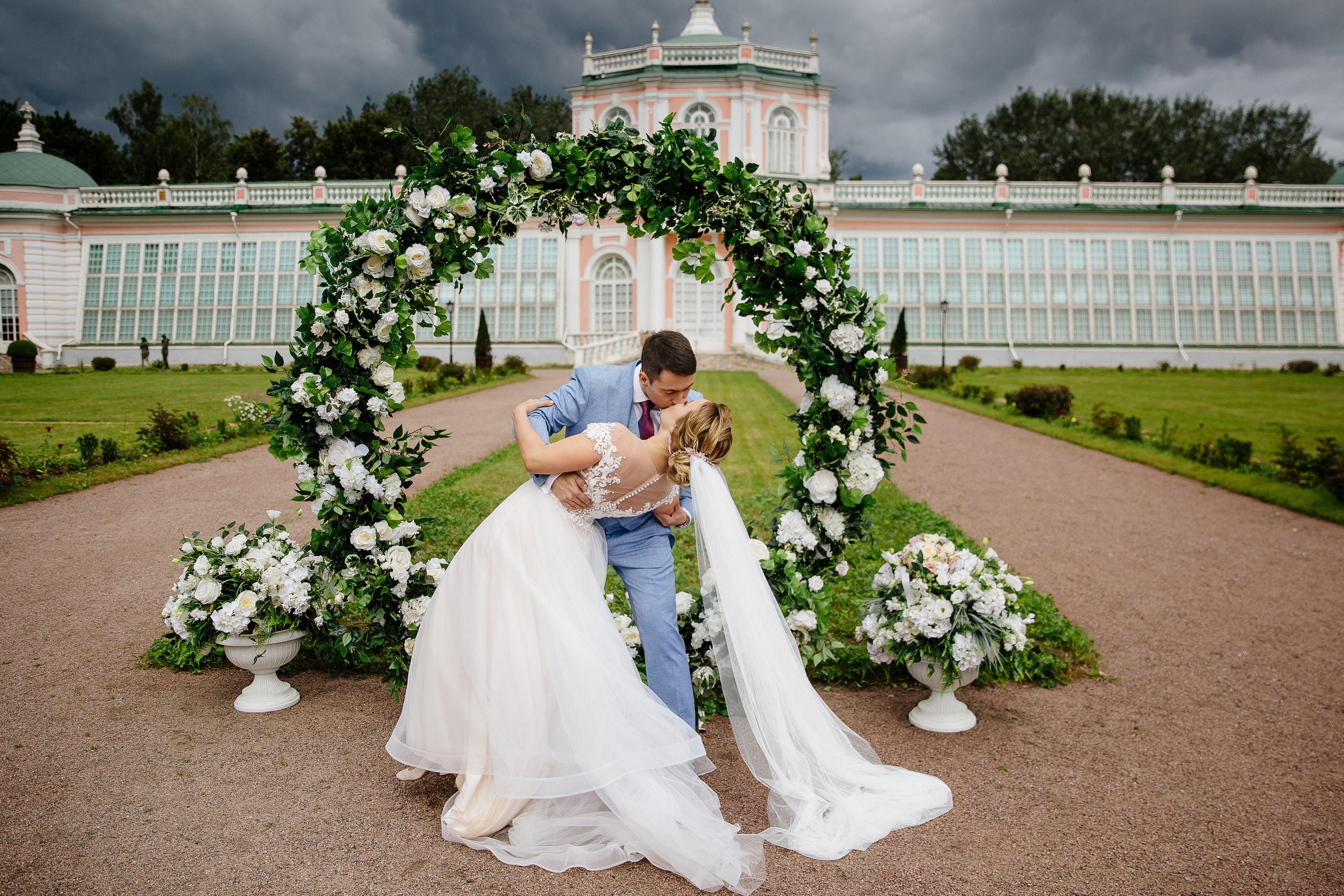 Свадебная фотосессия в Кусково. Свадебный банкет в Forest Hall Форест Холл. Свадьба в Сокольниках. Свадебный и семейный фотограф Екатерина Иванова