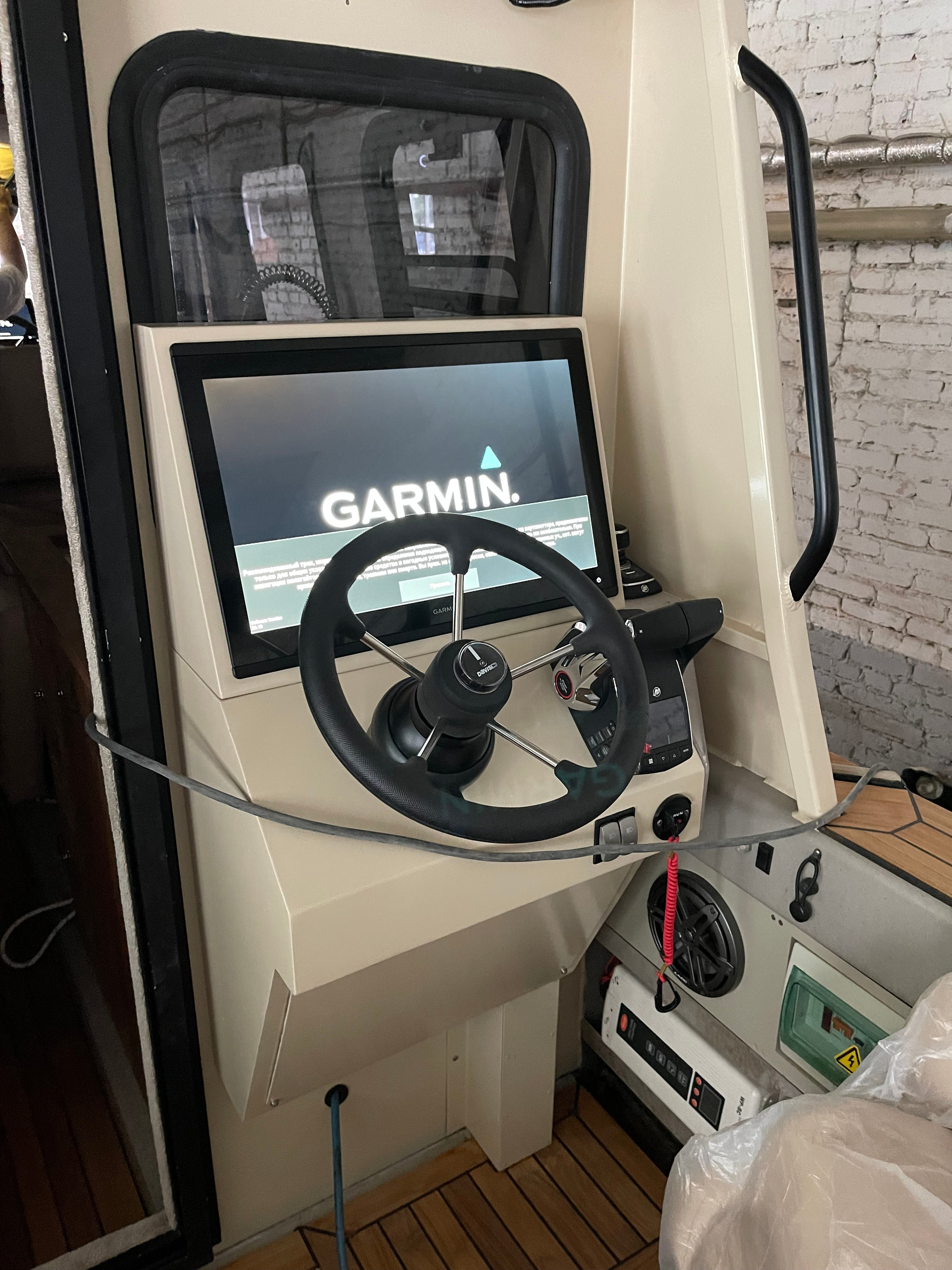 Дизайн персонализации Алюминиевого катера Weldcraft Cuddy King 300 OS. Design Yachts and Cars