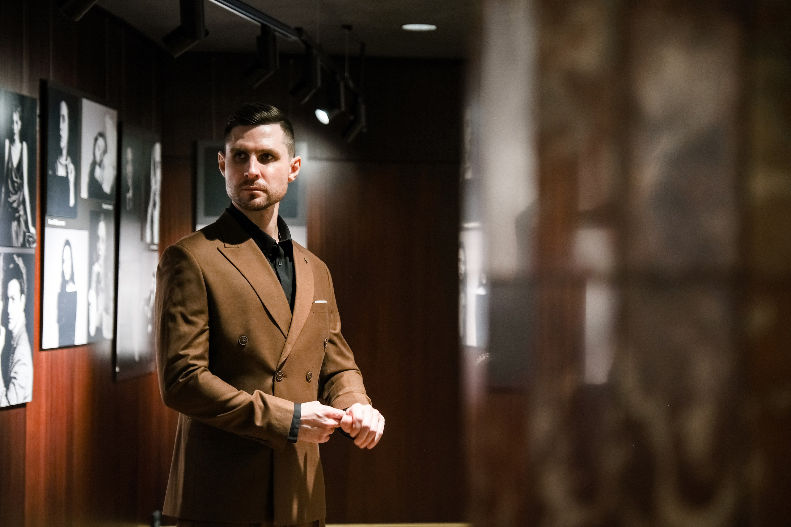 Свадебная фотосессия в театре драмы имени Наума Орлова. Свадебный фотограф в Челябинске Сырчикова Наталья