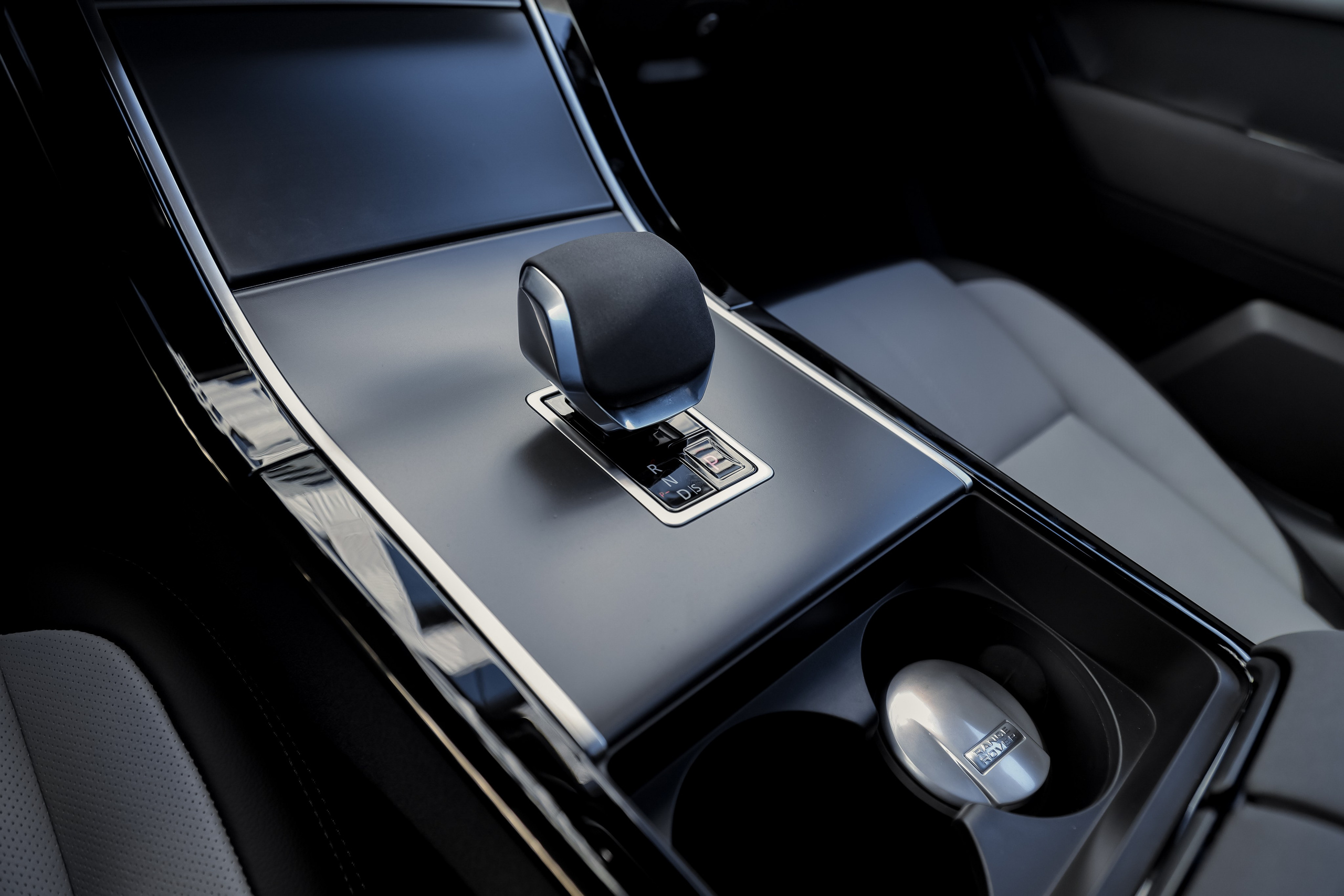 2024 Range Rover Velar 2.0 AT. Mixturecaptures