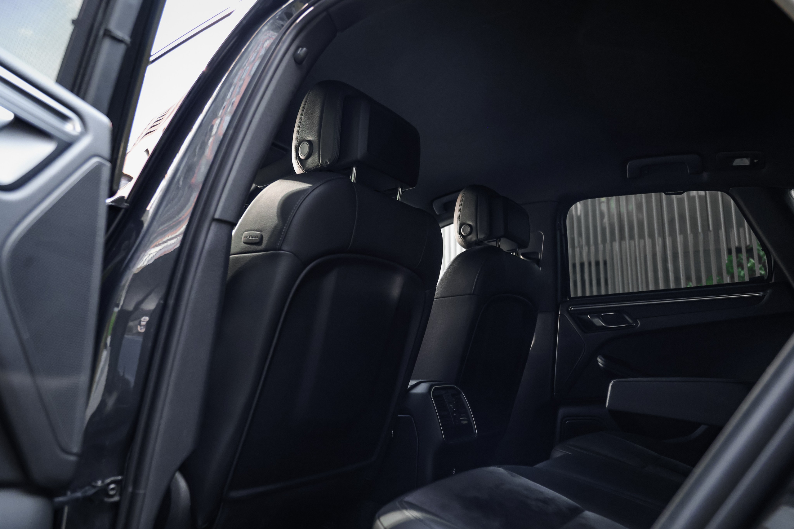 2020 PORSCHE MACAN. Mixturecaptures