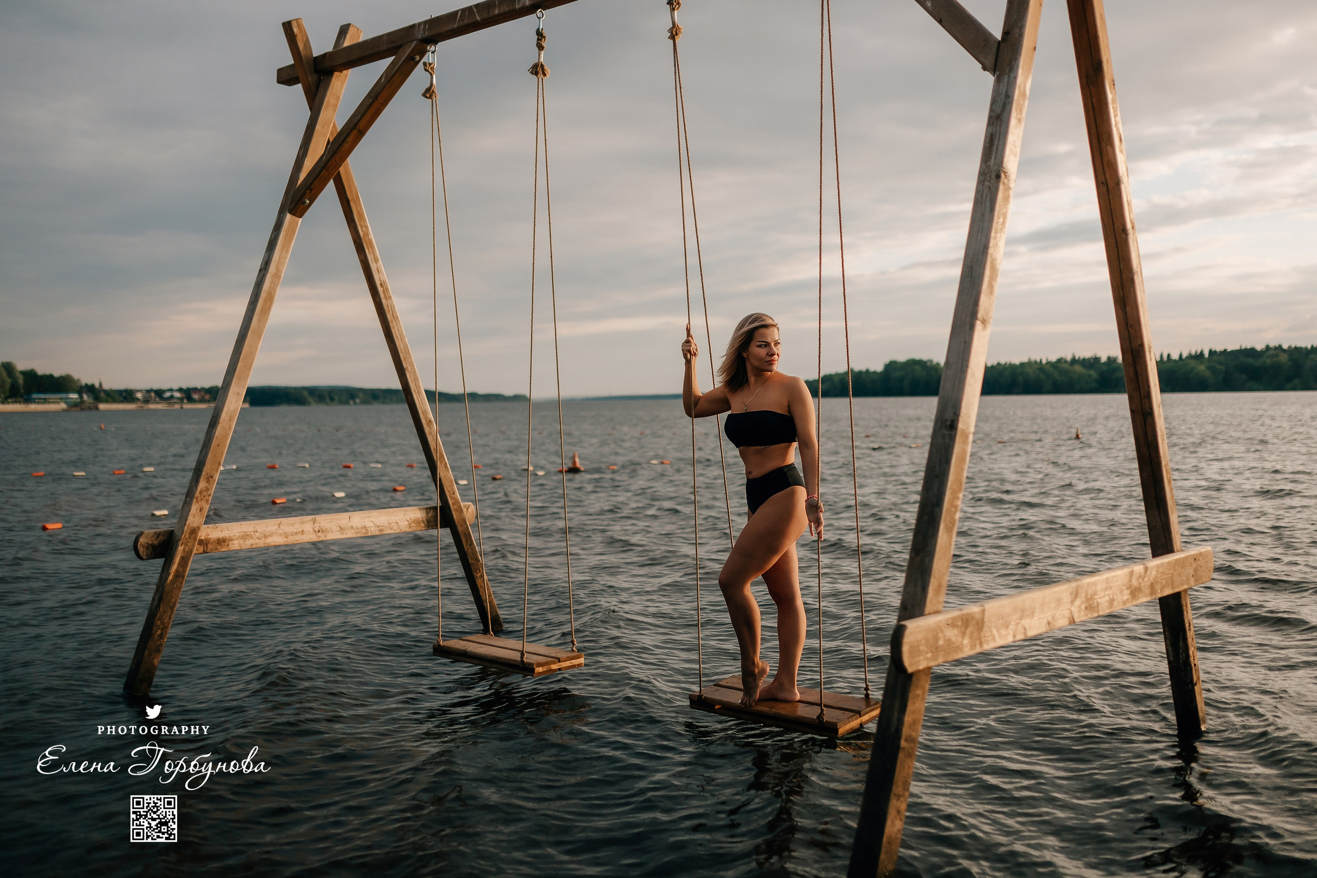 Черная серия с тканью. Набережная. Александра и Таисия. Июль 2025 г. Фотограф Пермь. Свадьбы. Семья и дети, школа, д. сад. Фотокниги