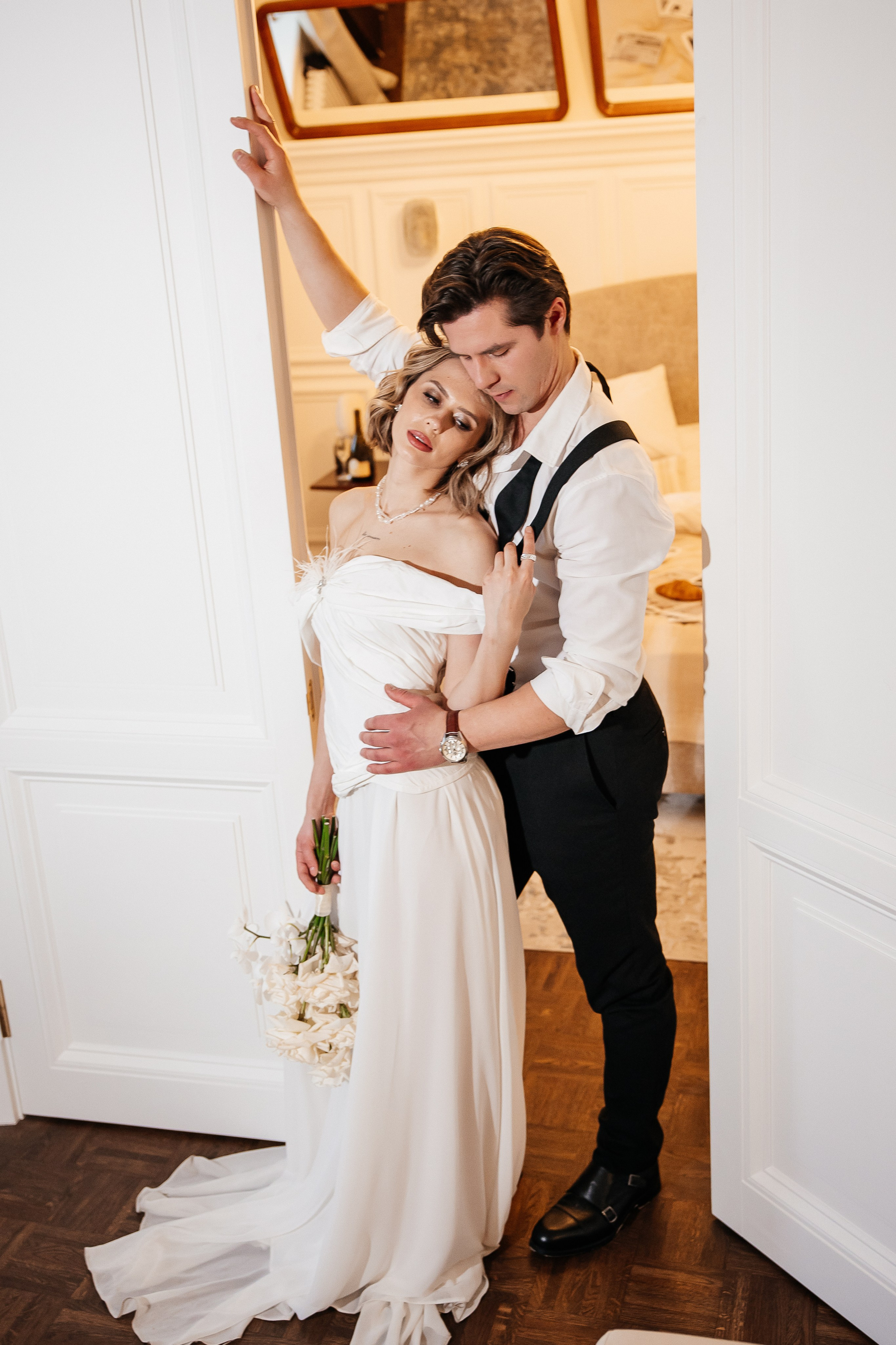 Утро жениха и невесты в отеле. Свадебный и семейный фотограф в Москве Красинская Мария