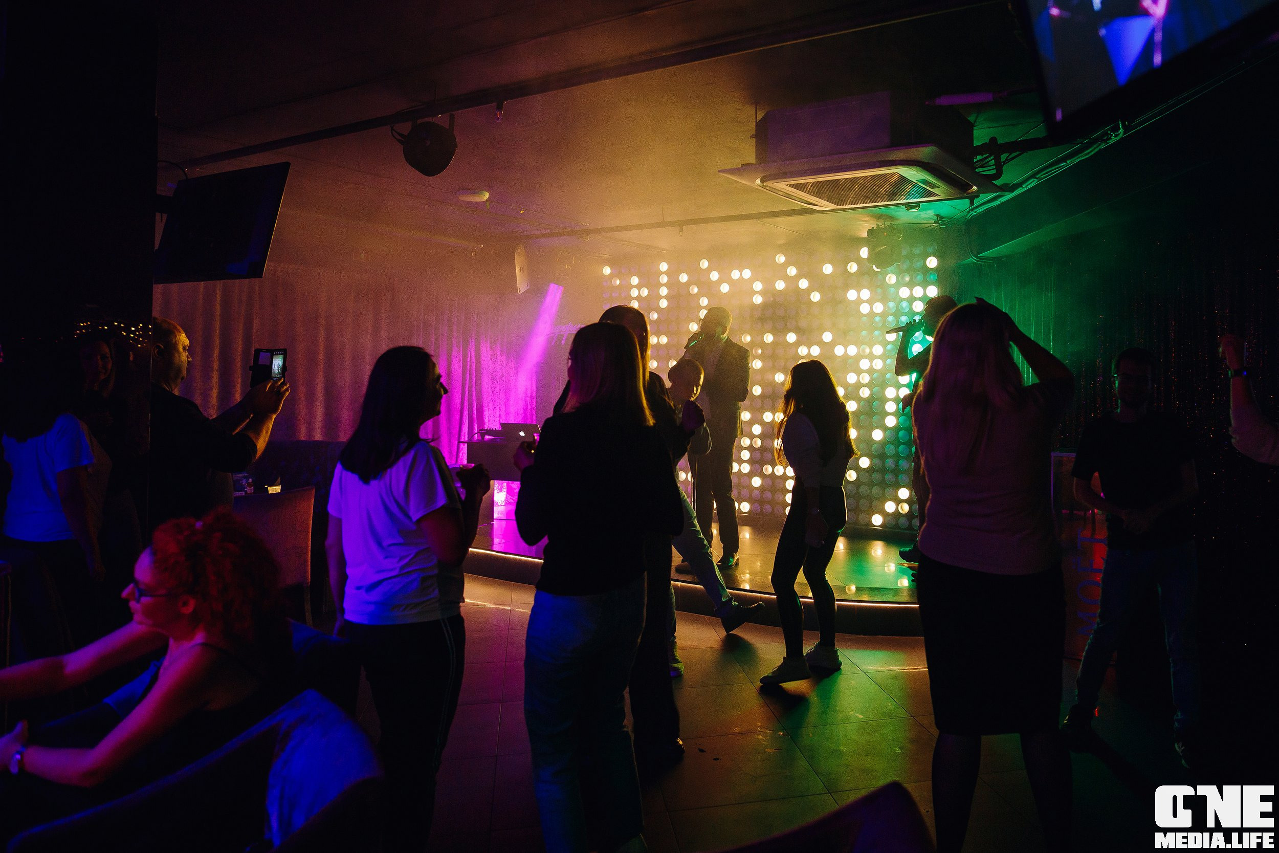 Фоторепортаж из караоке-клуба Эйфория. One Media Life: фоторепортажи, фотоотчеты с мероприятий и заведений