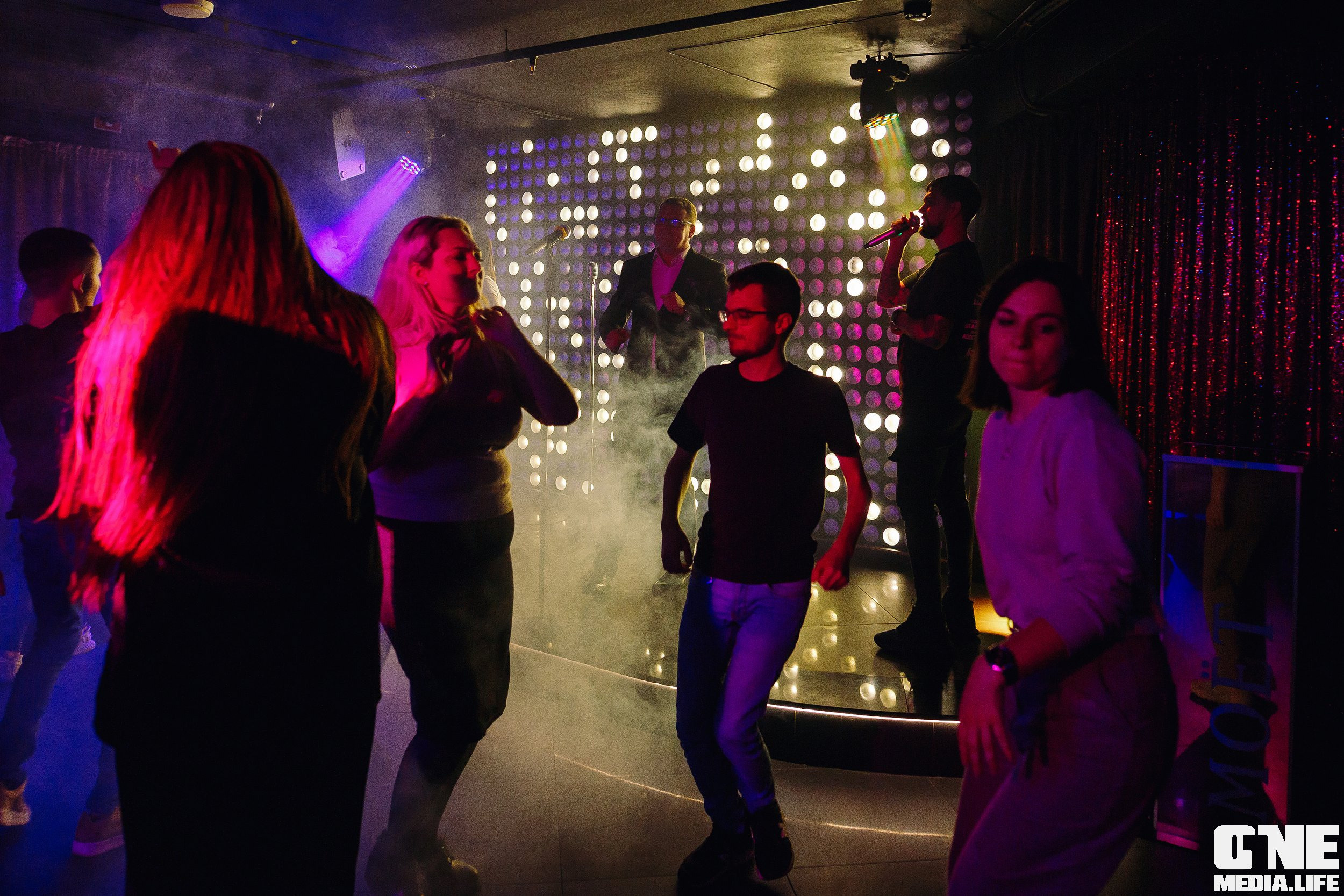 Фоторепортаж из караоке-клуба Эйфория. One Media Life: фоторепортажи, фотоотчеты с мероприятий и заведений