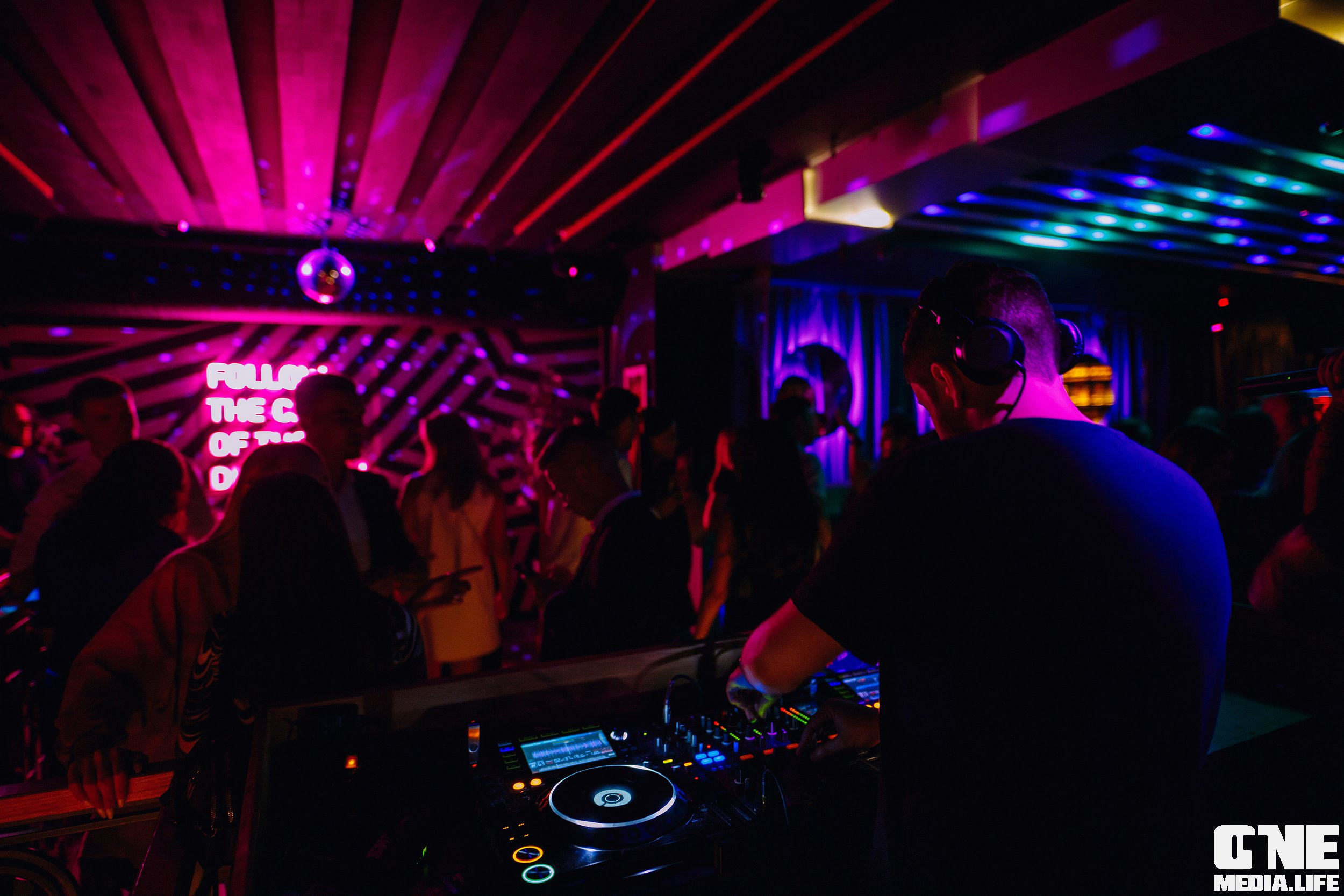 Фоторепортаж из Mirage Disco Bar. One Media Life: фоторепортажи, фотоотчеты с мероприятий и заведений
