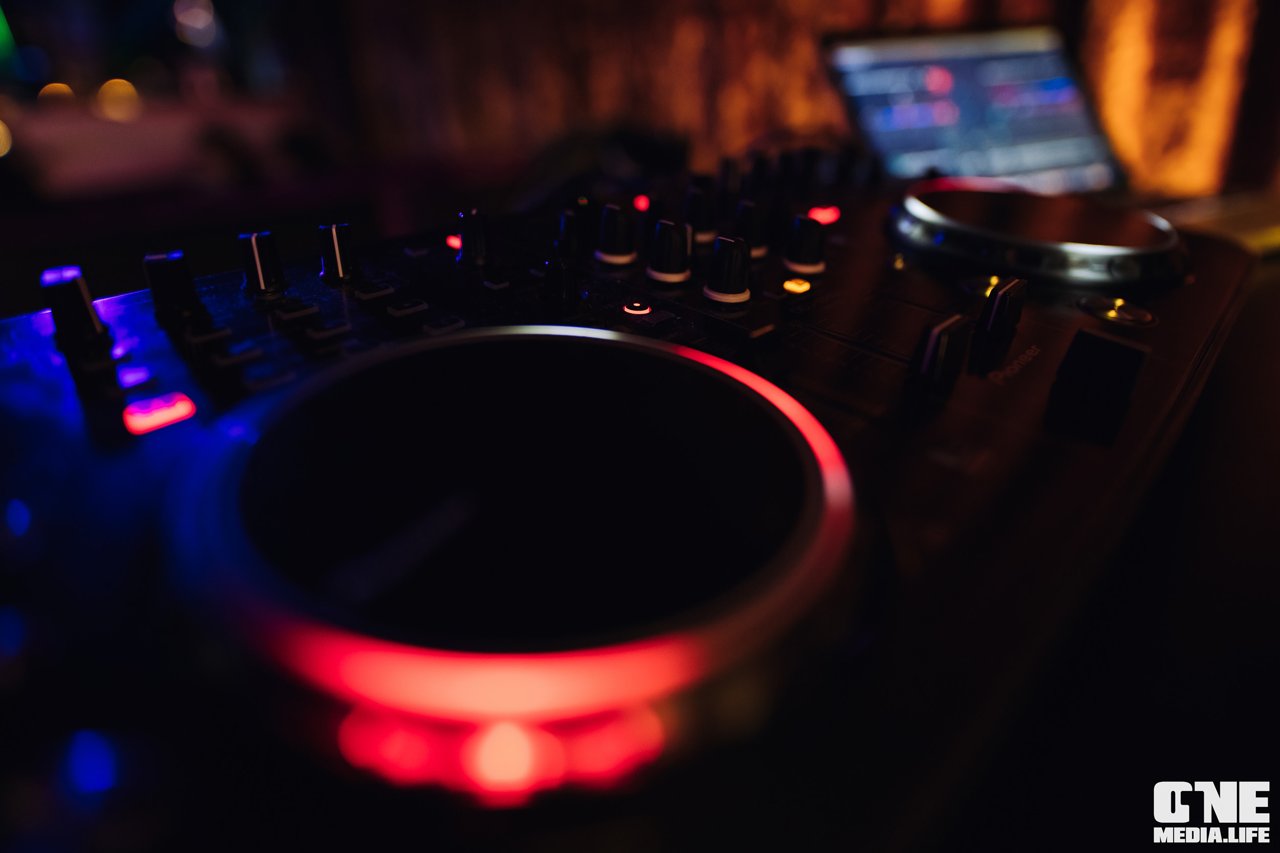 Фоторепортаж из караоке-клуба Эйфория. One Media Life: фоторепортажи, фотоотчеты с мероприятий и заведений