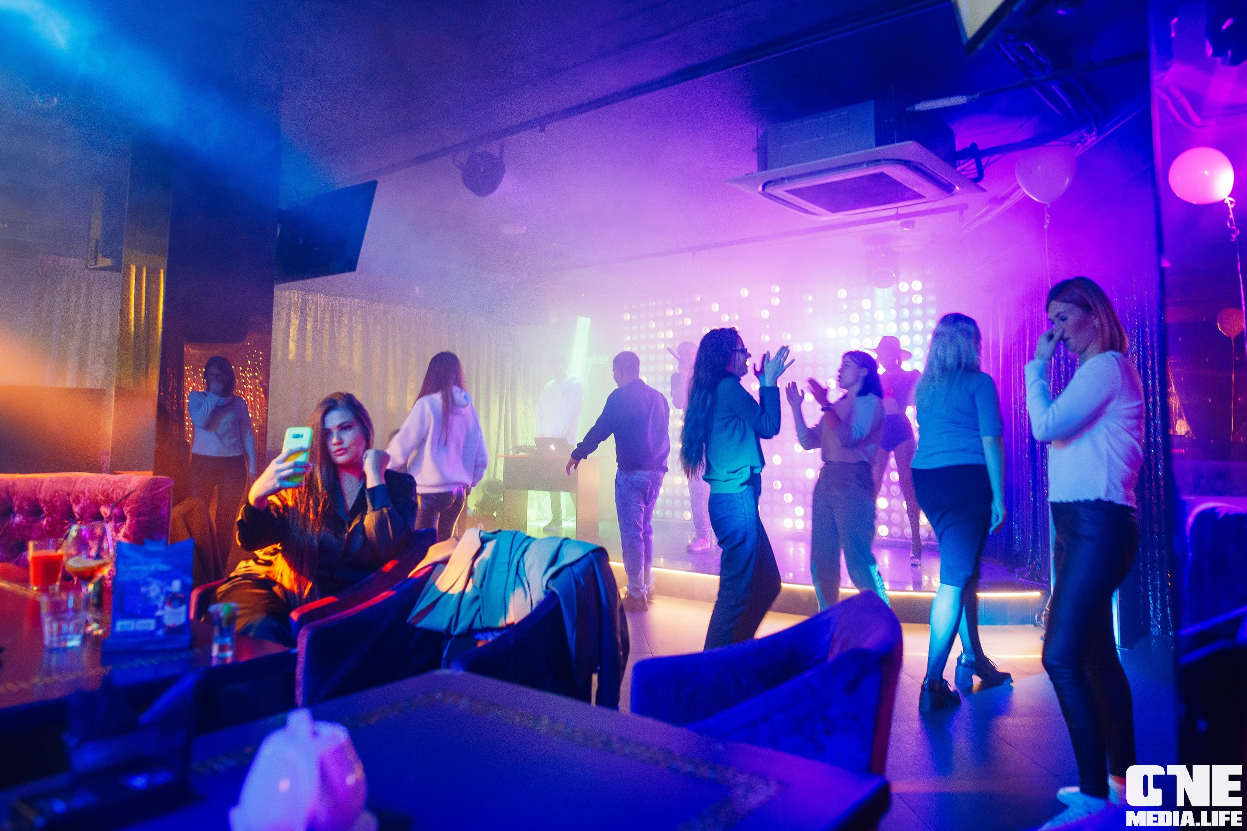 Фоторепортаж из караоке-клуба Эйфория. One Media Life: фоторепортажи, фотоотчеты с мероприятий и заведений