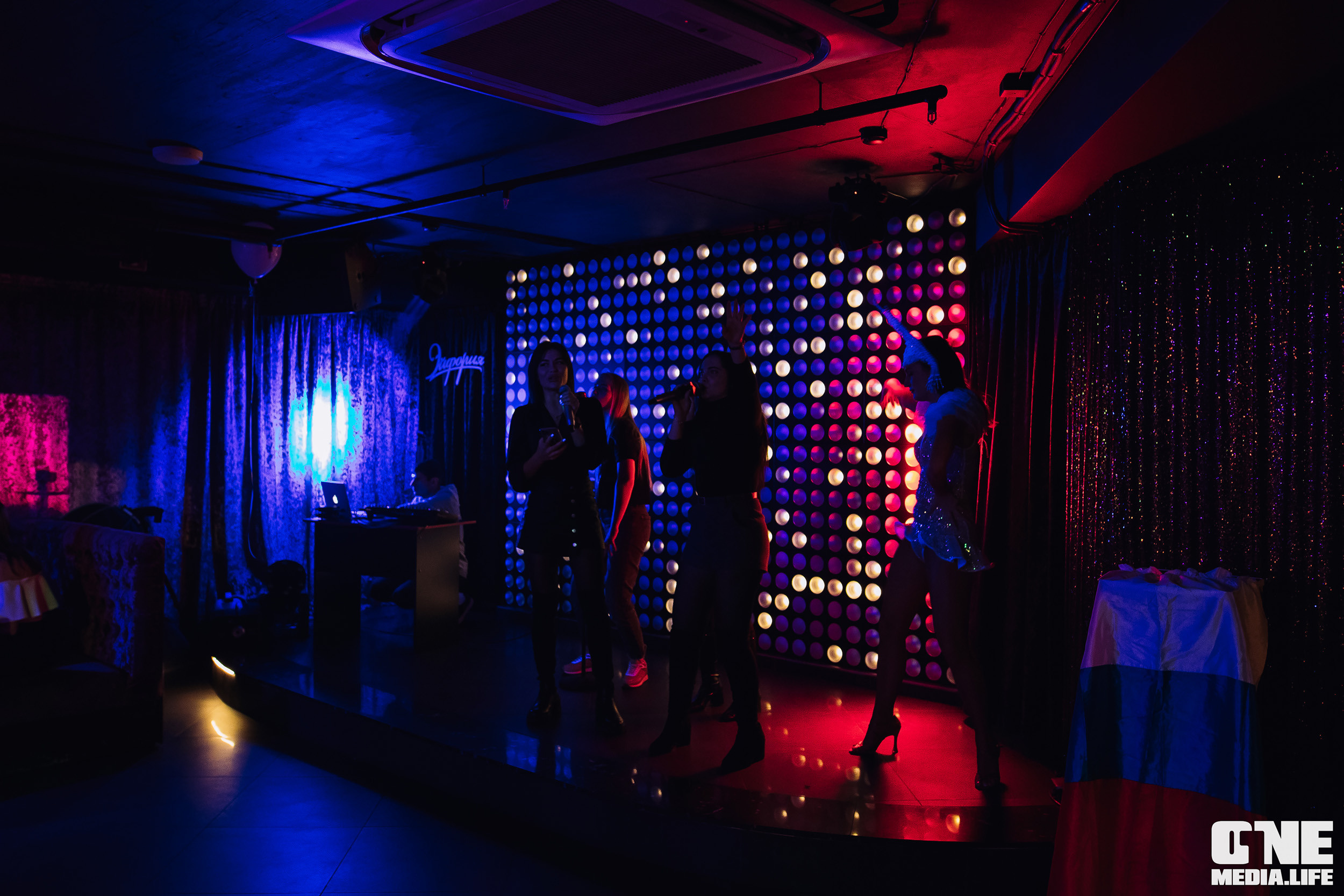 Фоторепортаж из караоке-клуба Эйфория. One Media Life: фоторепортажи, фотоотчеты с мероприятий и заведений