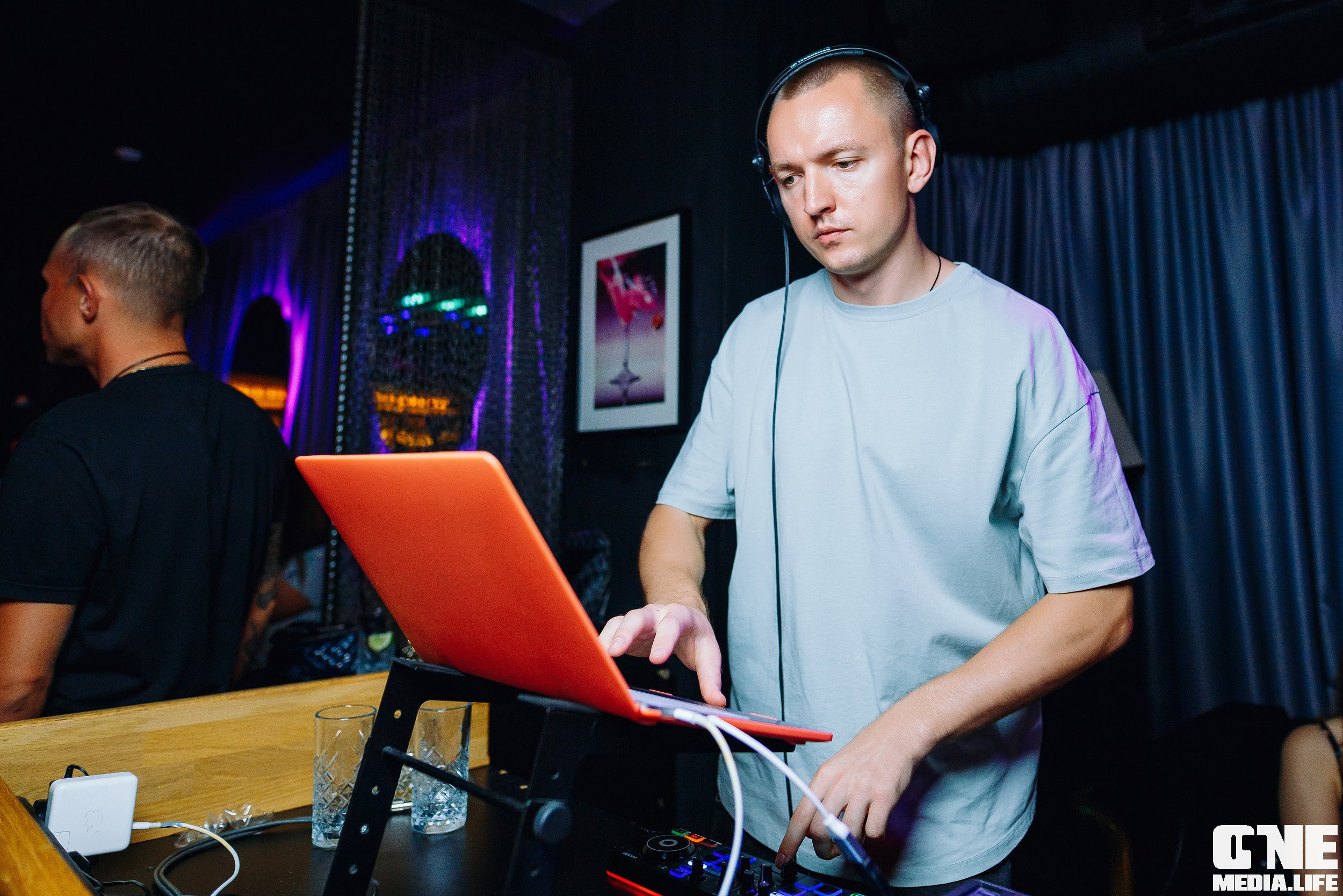 Фоторепортаж из Mirage Disco Bar. One Media Life: фоторепортажи, фотоотчеты с мероприятий и заведений