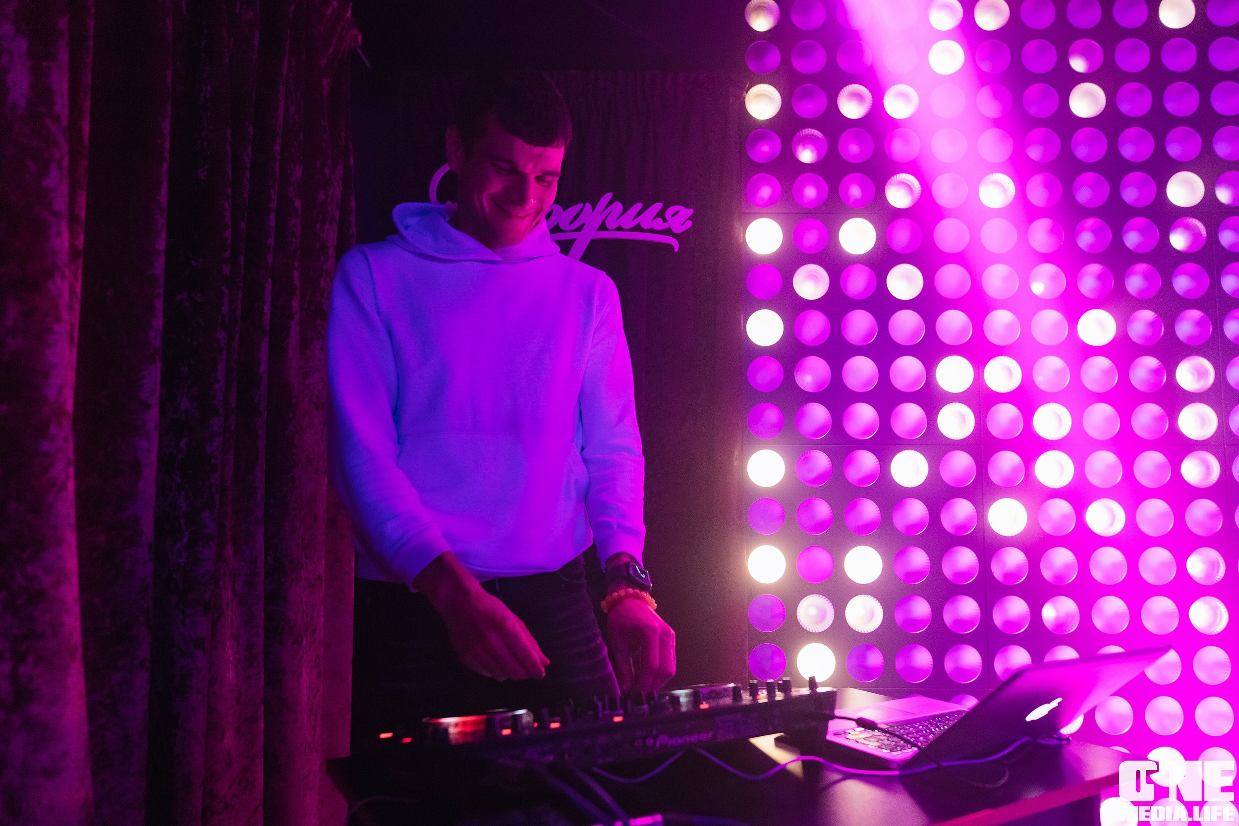 Фоторепортаж из караоке-клуба Эйфория. One Media Life: фоторепортажи, фотоотчеты с мероприятий и заведений