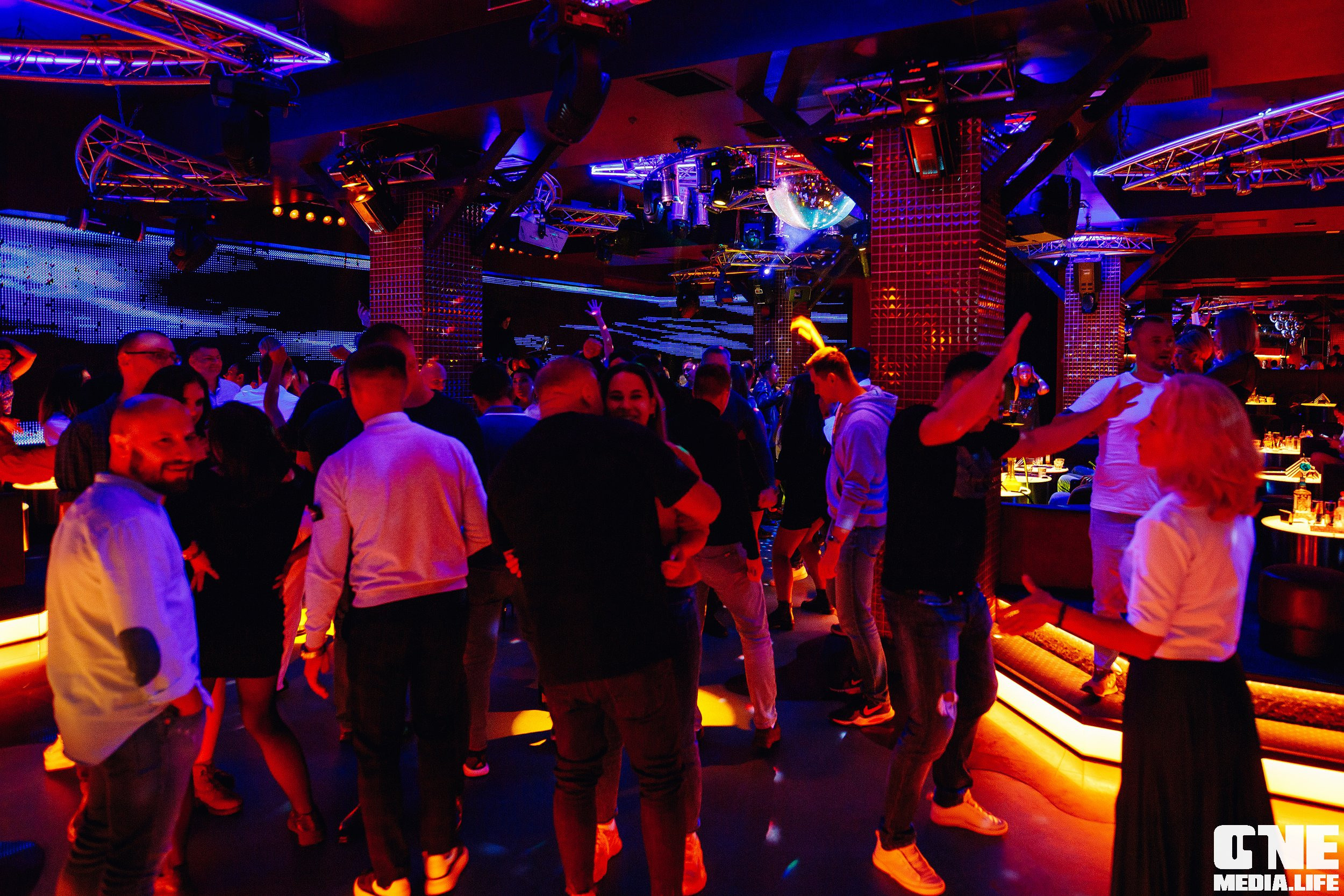 Фоторепортаж из ночного клуба Планета. One Media Life: фоторепортажи, фотоотчеты с мероприятий и заведений