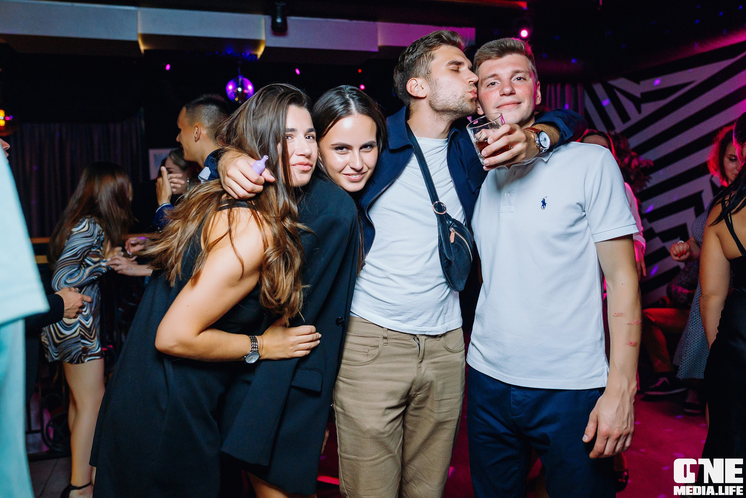 Фоторепортаж из Mirage Disco Bar. One Media Life: фоторепортажи, фотоотчеты с мероприятий и заведений