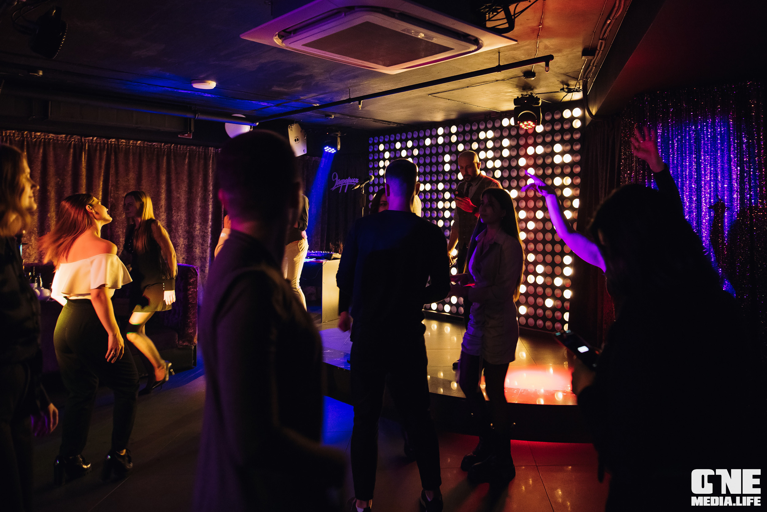Фоторепортаж из караоке-клуба Эйфория. One Media Life: фоторепортажи, фотоотчеты с мероприятий и заведений