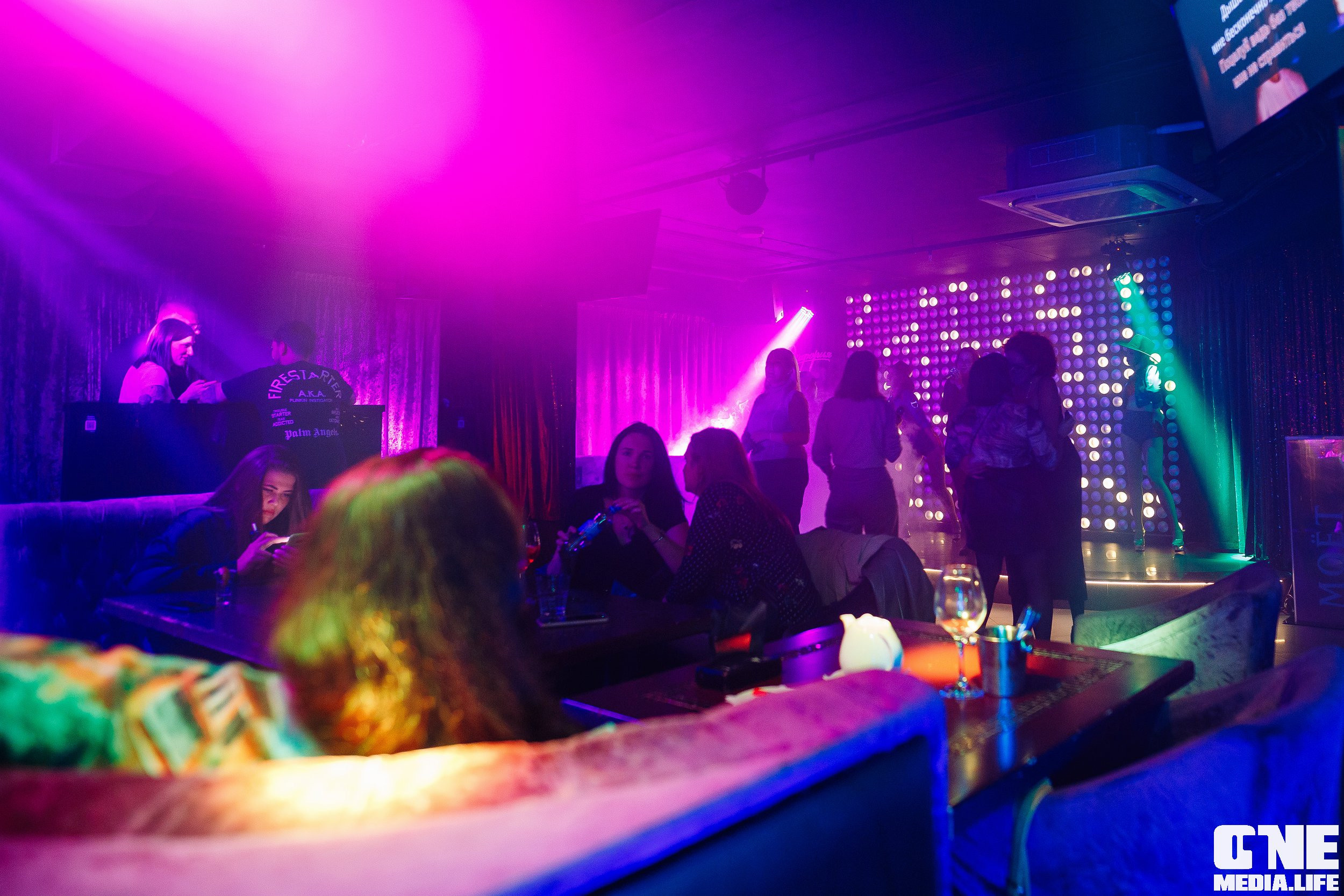 Фоторепортаж из караоке-клуба Эйфория. One Media Life: фоторепортажи, фотоотчеты с мероприятий и заведений