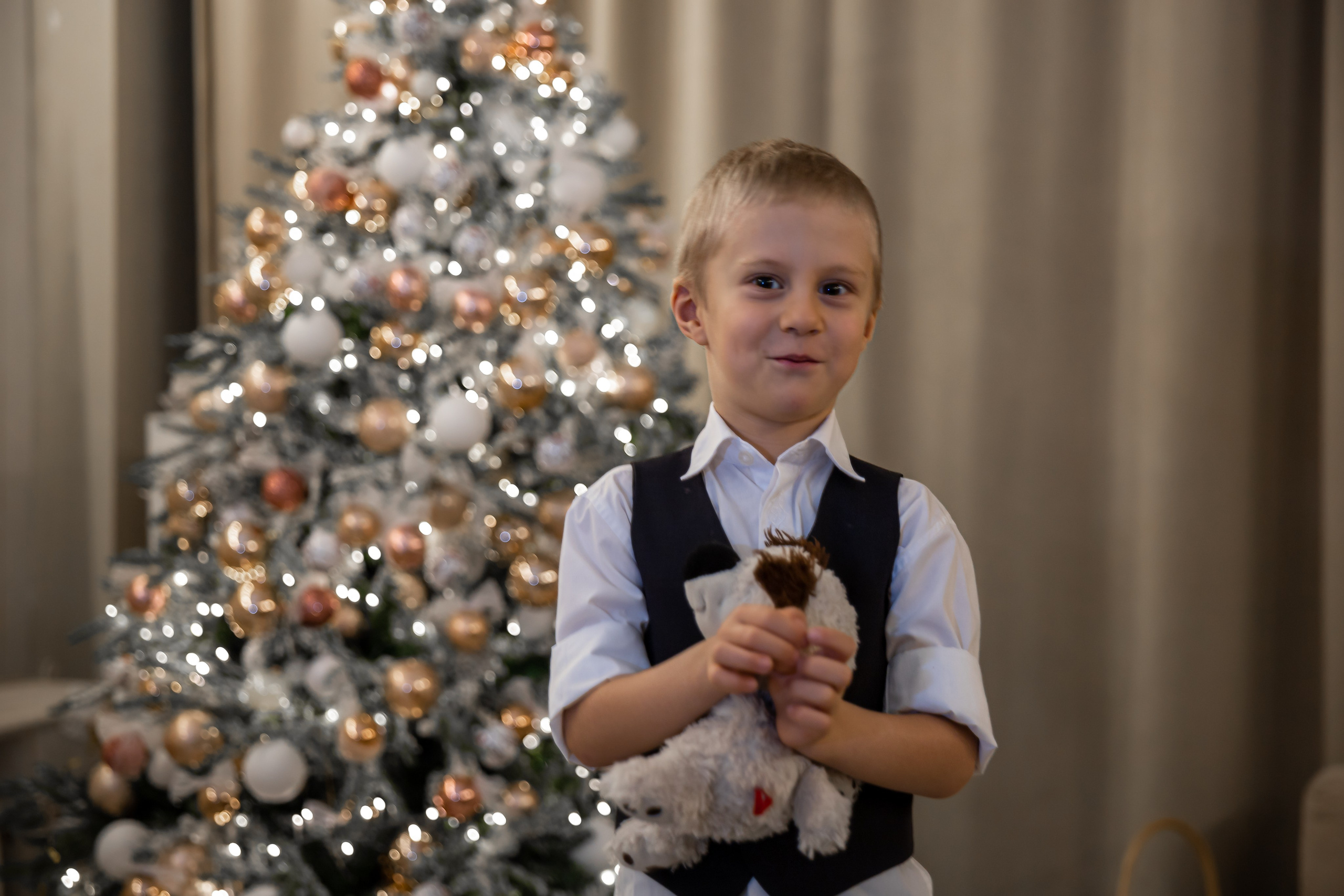 НОВЫЙ ГОД семейная фотосессия. ФОТОГРАФ РАДОСТИ Фотосессия в студии СПб. Портретный фотограф — Юрий Торлопов