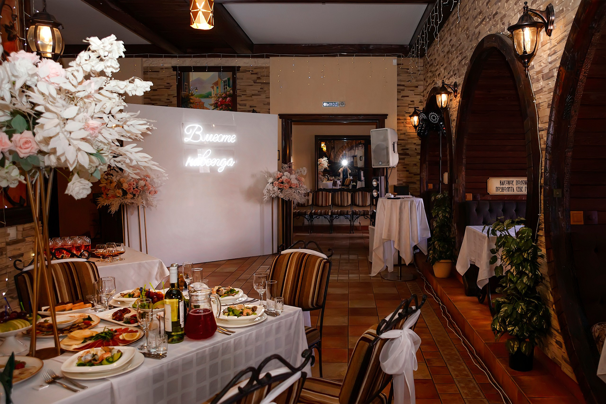 Свадебный декор ресторана Обломов - фотограф Наталья Янкаускене