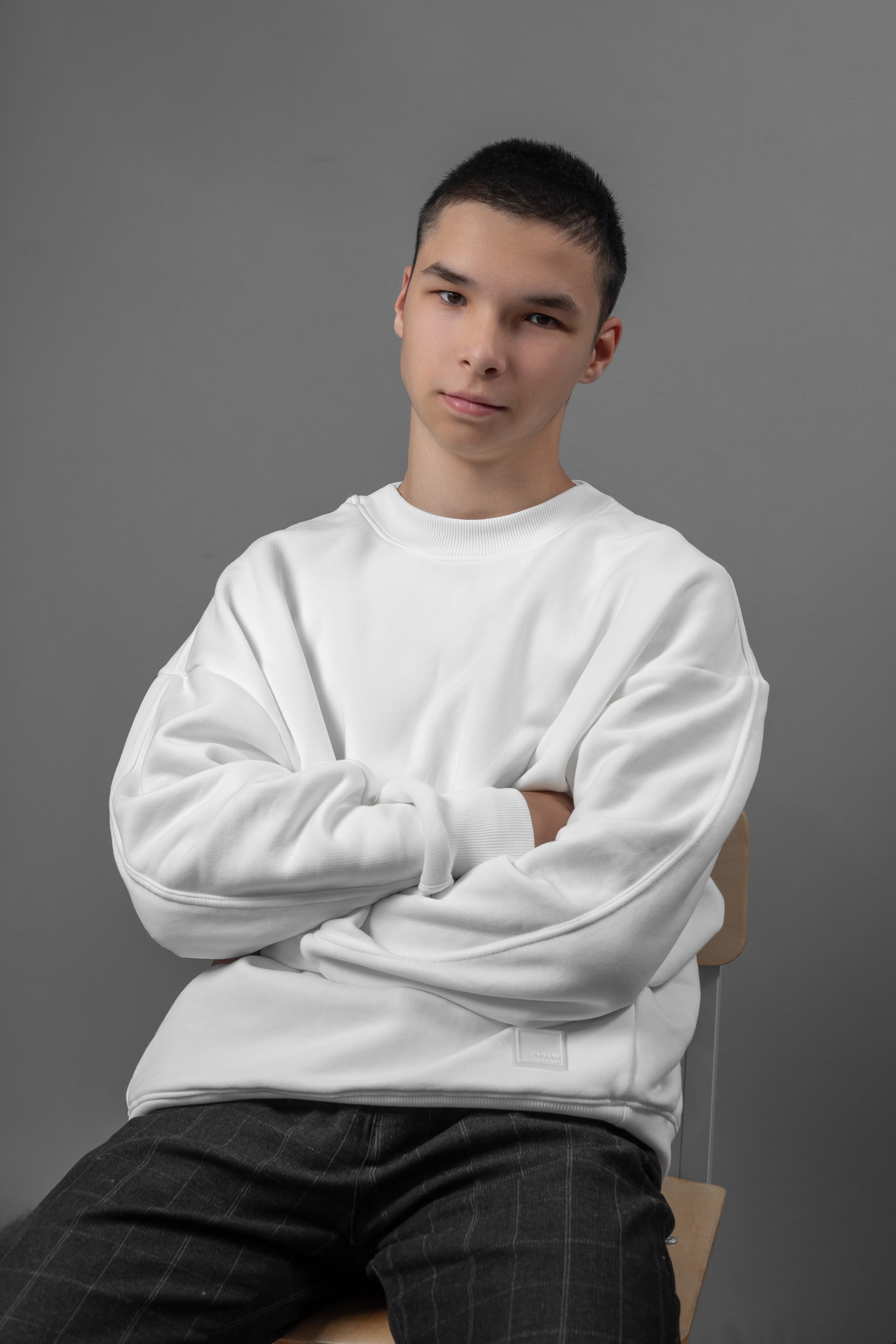 Портреты на сером  фоне. Ольга Плаксина фотограф в Саратове