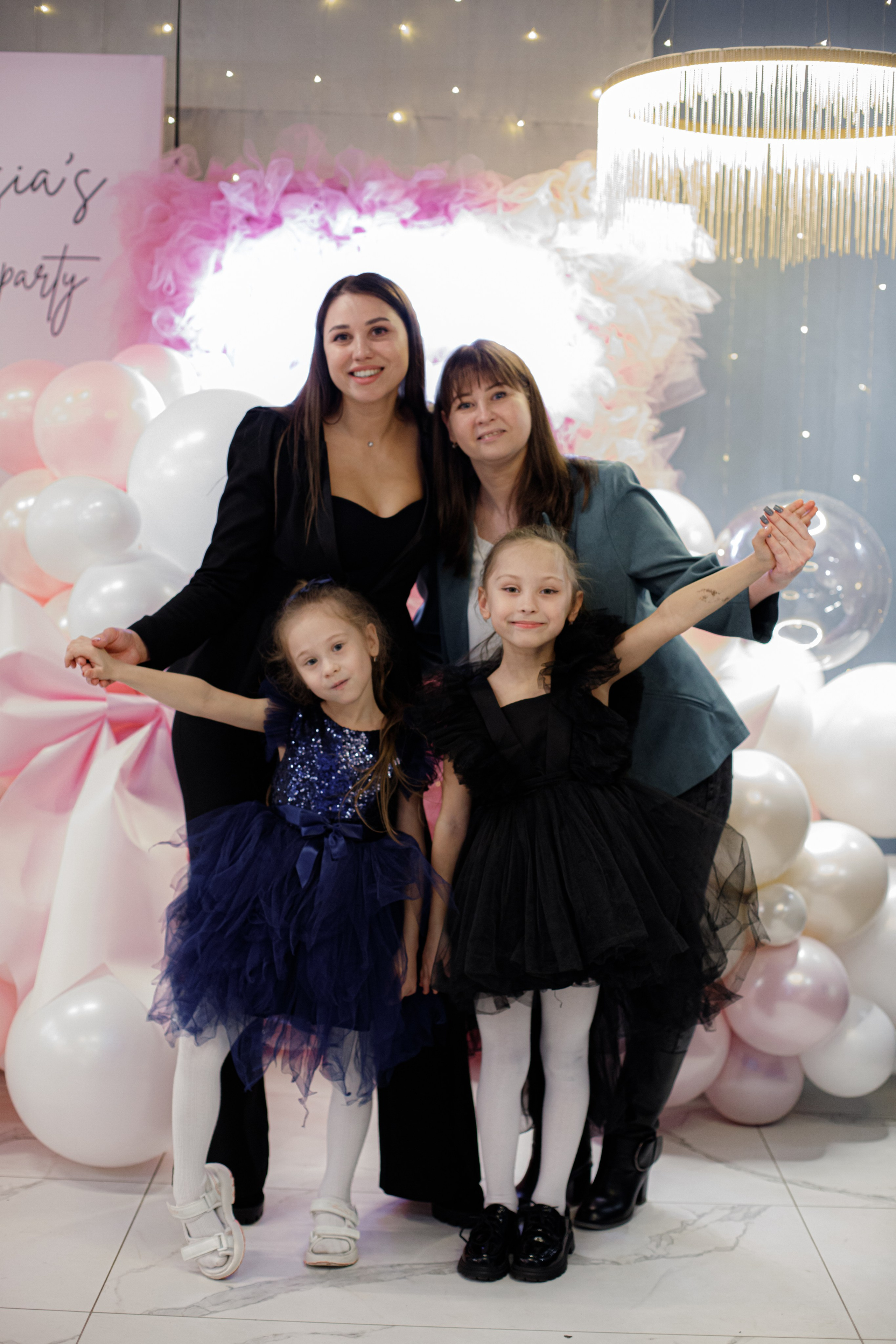 ASIA'S BIRTHDAY PARTY. Photokarish