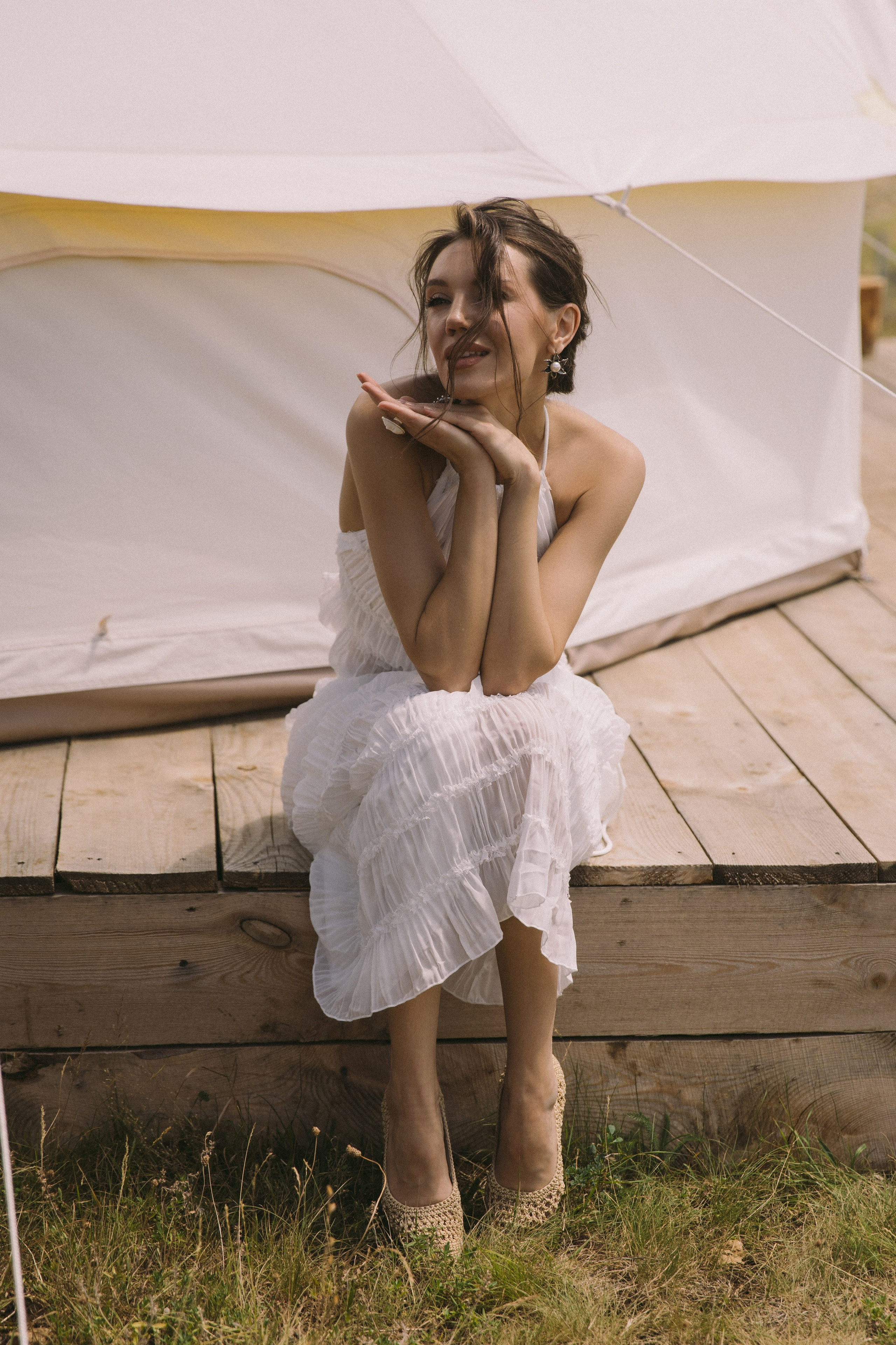 Утро невесты в глэмпинге свадебная фотосессия на Джилы-Су Приэльбрусье. Свадебный, репортажный и портретный фотограф Сочи, Краснодар. Александра Зайцева