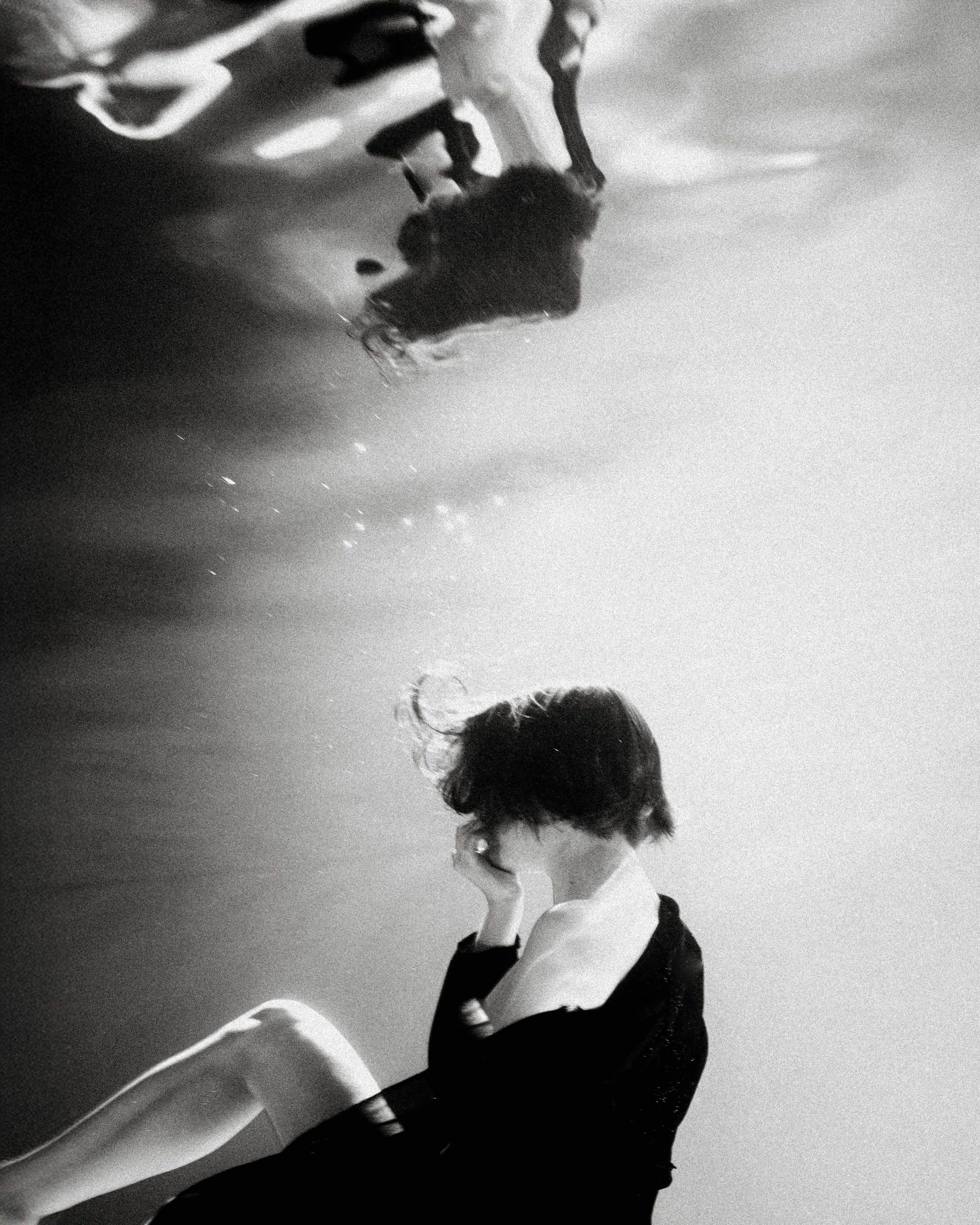 Женская психологическая съёмка под водой. Фотоведьма Дарья Нечинская