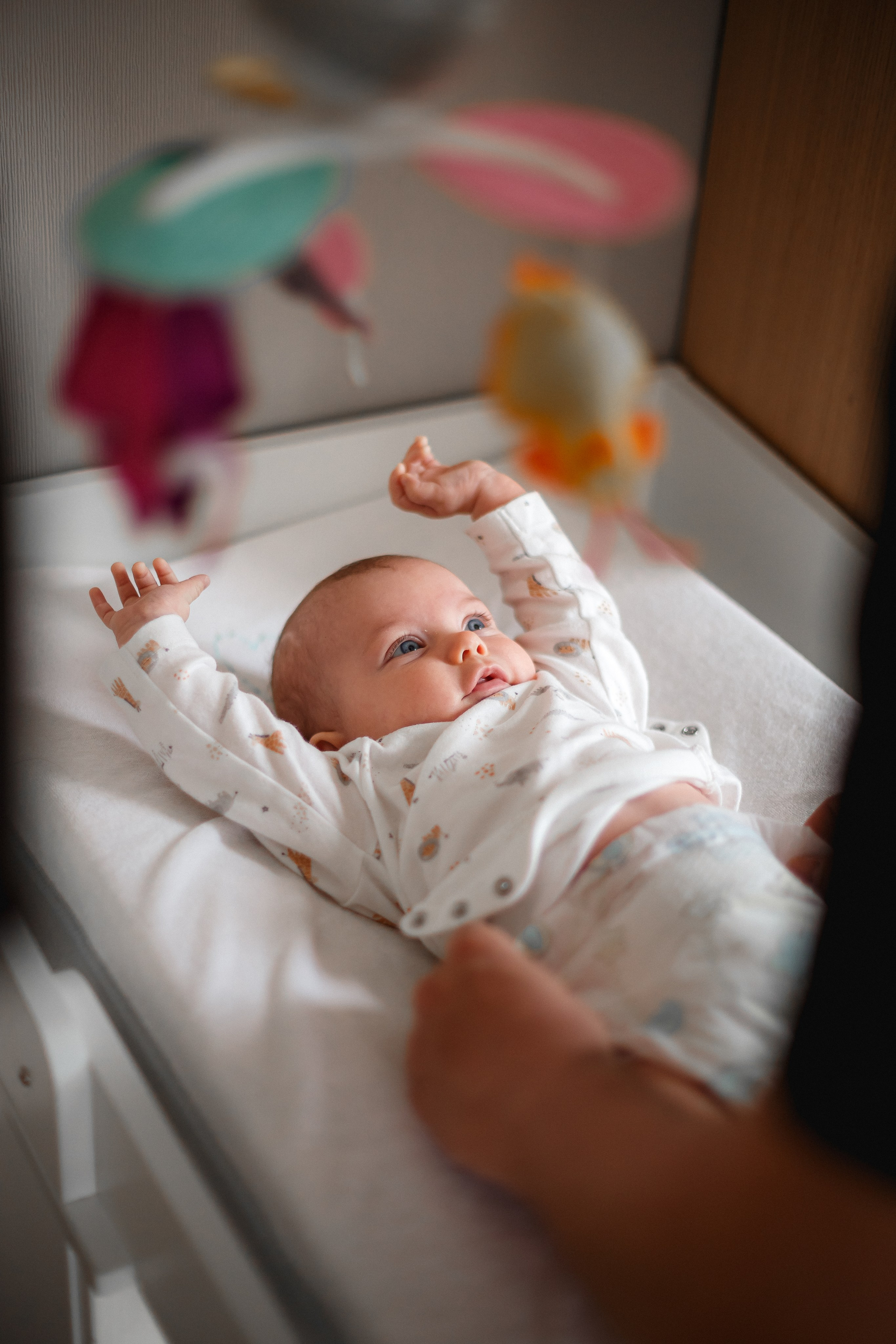 Малышка Катя, родители и бабушка. Домашняя съёмка. Фотограф в Москве Базанова Дарья