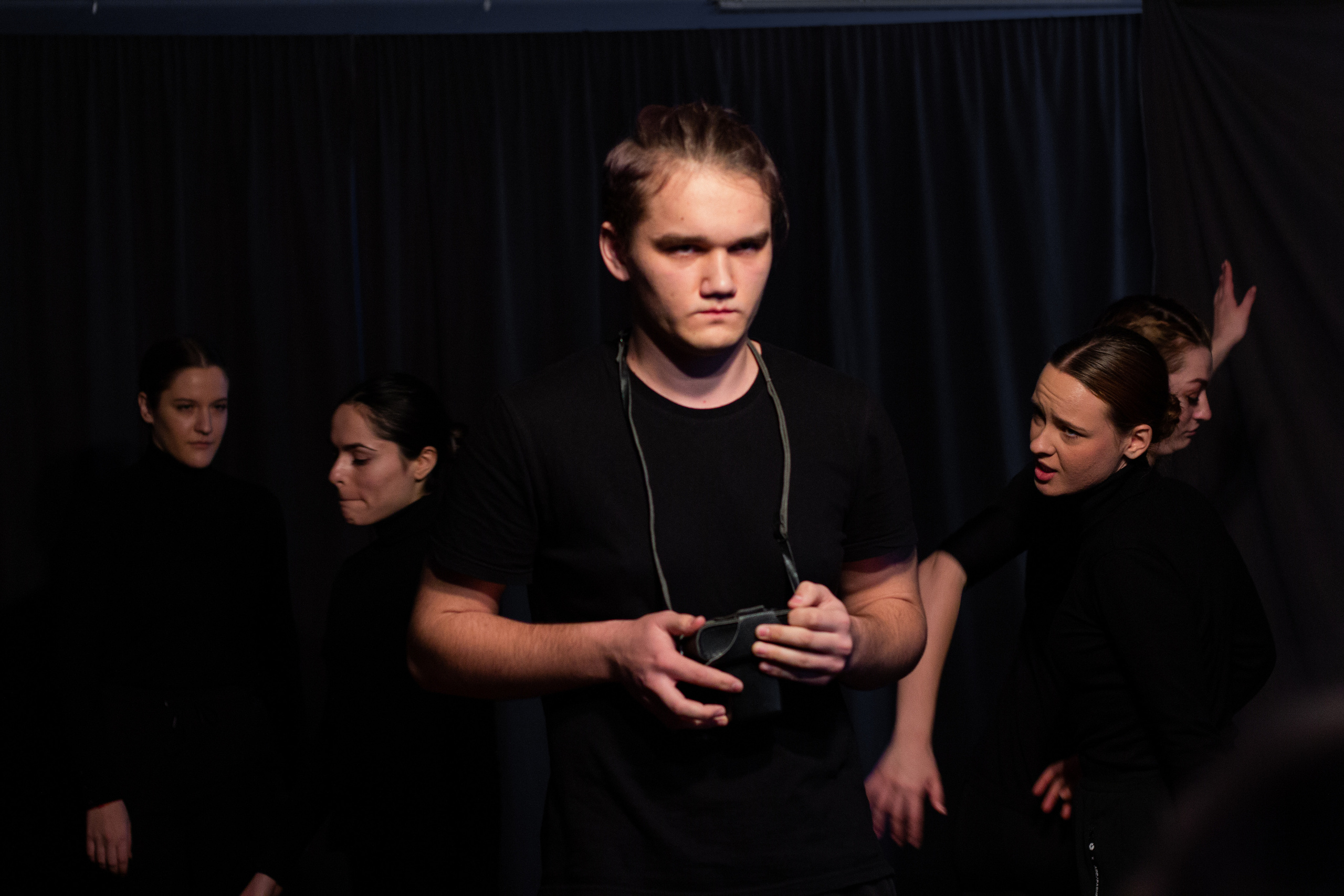 Покажу вам немного театра. Фотограф lifestyle, фотографирую жизнь, эмоции, красоту. Волгоград