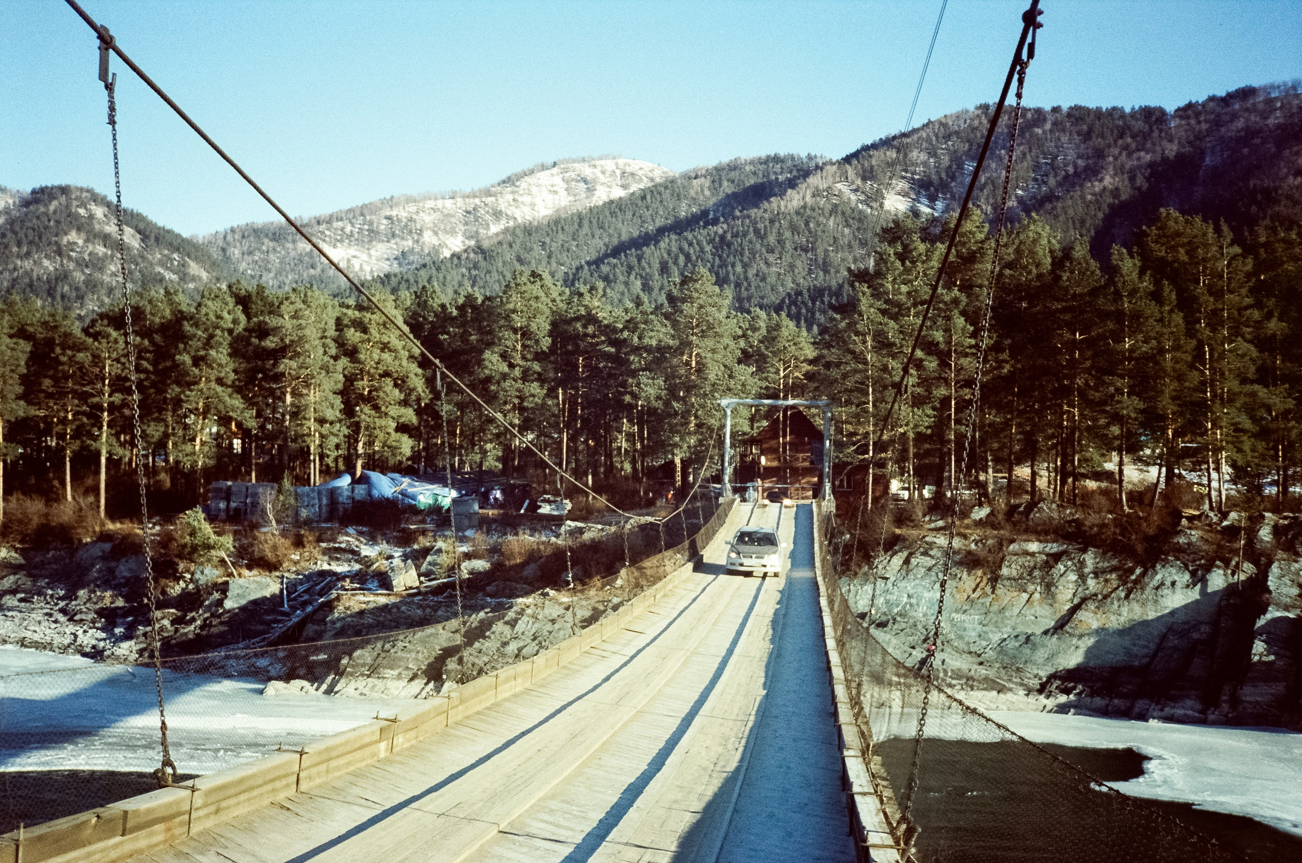 Зубы Дракона и подвесной мост над скалами. Фотограф-документалист Мария Осокина