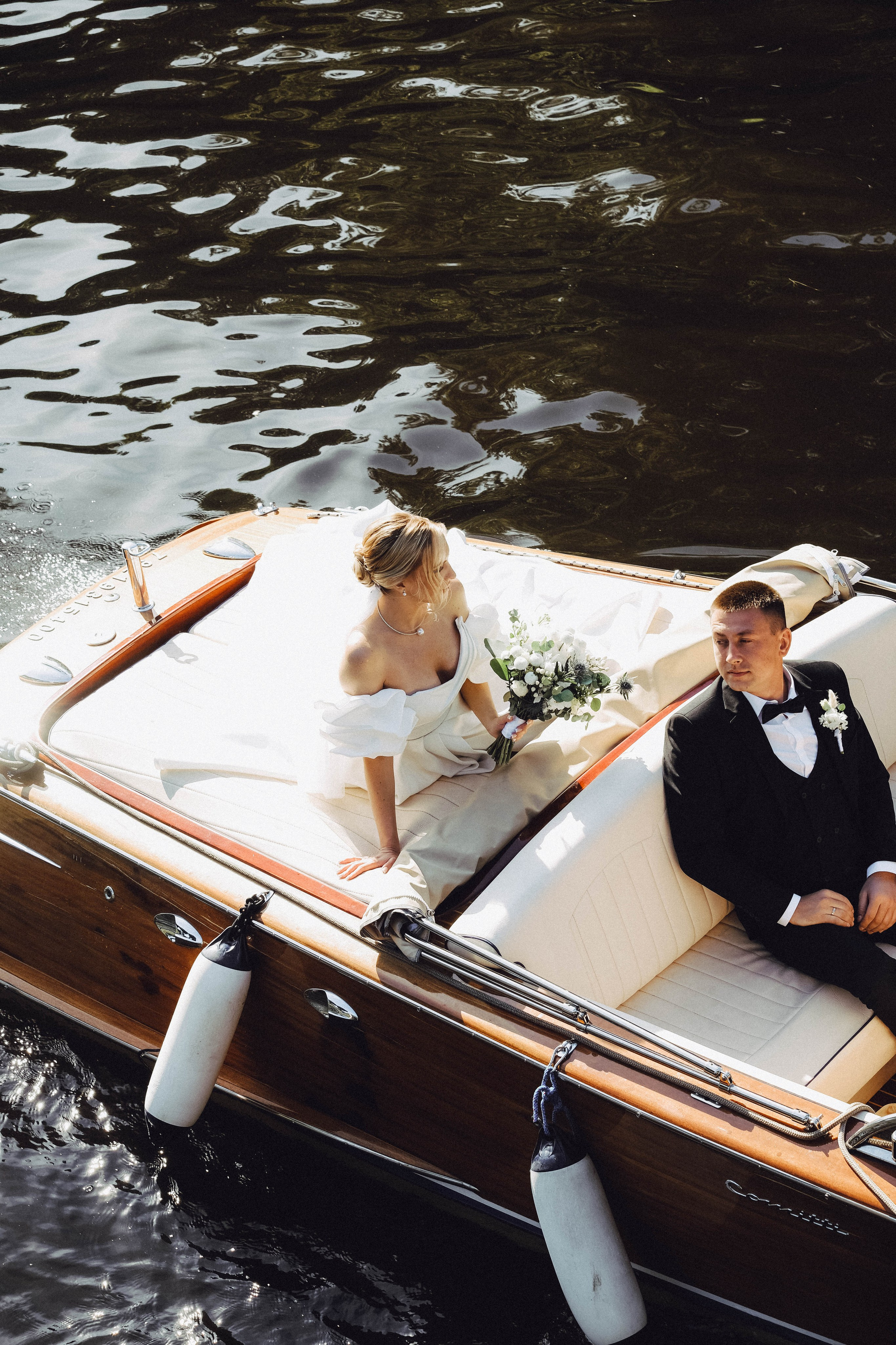 СВАДЕБГНАЯ ПРОГУЛКА ПО КАНАЛ САНКТ-ПЕТЕРБУРГА НА КАТЕРЕ. Профессиональный фотограф, Санкт-Петербург — Виктория Богомолова