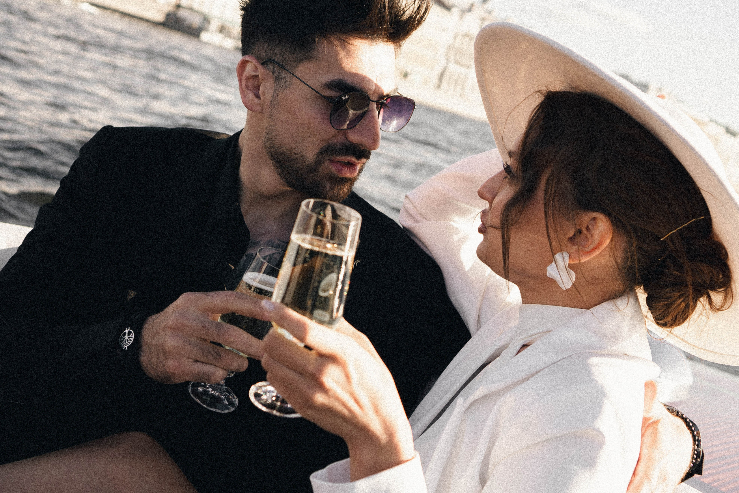 СВАДЕНБНАЯ СЬЕМКА НА КАТЕРЕ ПО КАНАЛАМ САНКТ-ПЕТЕРБУРГА И В АКВАТОРИИ НЕВЫ. Профессиональный фотограф, Санкт-Петербург — Виктория Богомолова