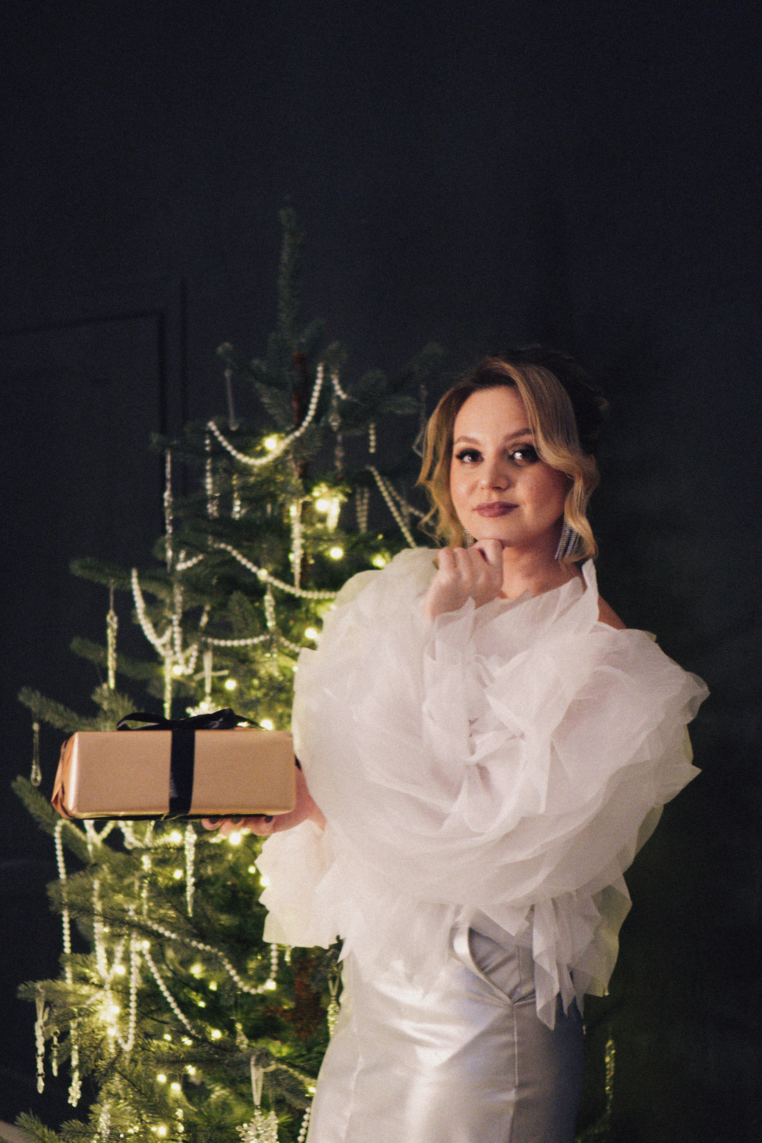 НОВОГОДНЯЯ ФОТОСЕСИИЯ В СТУДИИ ДЛЯ ДЕВУШКИ И ПРОГУЛКА ПО ЧЕРНЫШЕВСКОЙ. Профессиональный фотограф, Санкт-Петербург — Виктория Богомолова