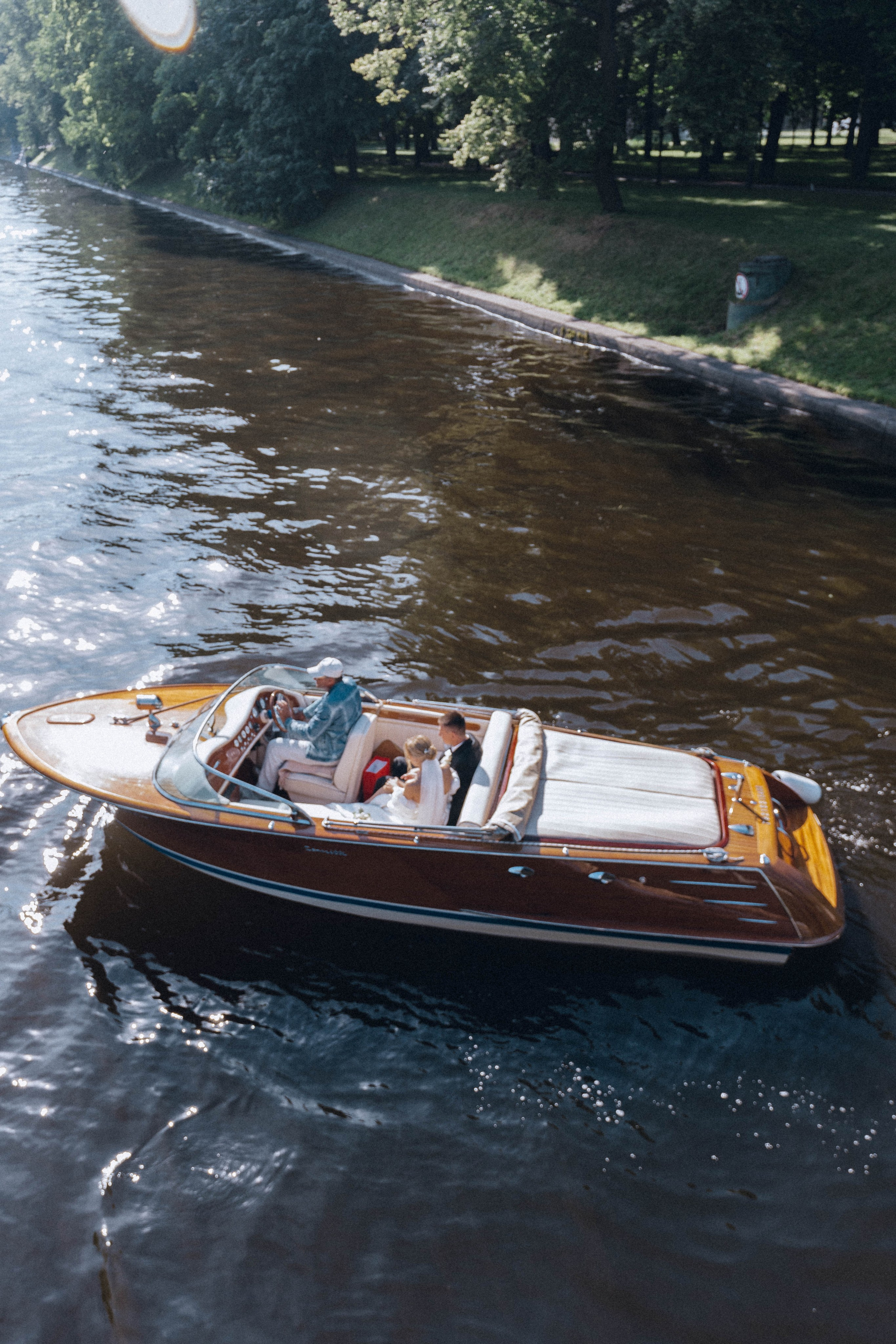 СВАДЕНБНАЯ СЬЕМКА НА КАТЕРЕ ПО КАНАЛАМ САНКТ-ПЕТЕРБУРГА И В АКВАТОРИИ НЕВЫ. Профессиональный фотограф, Санкт-Петербург — Виктория Богомолова