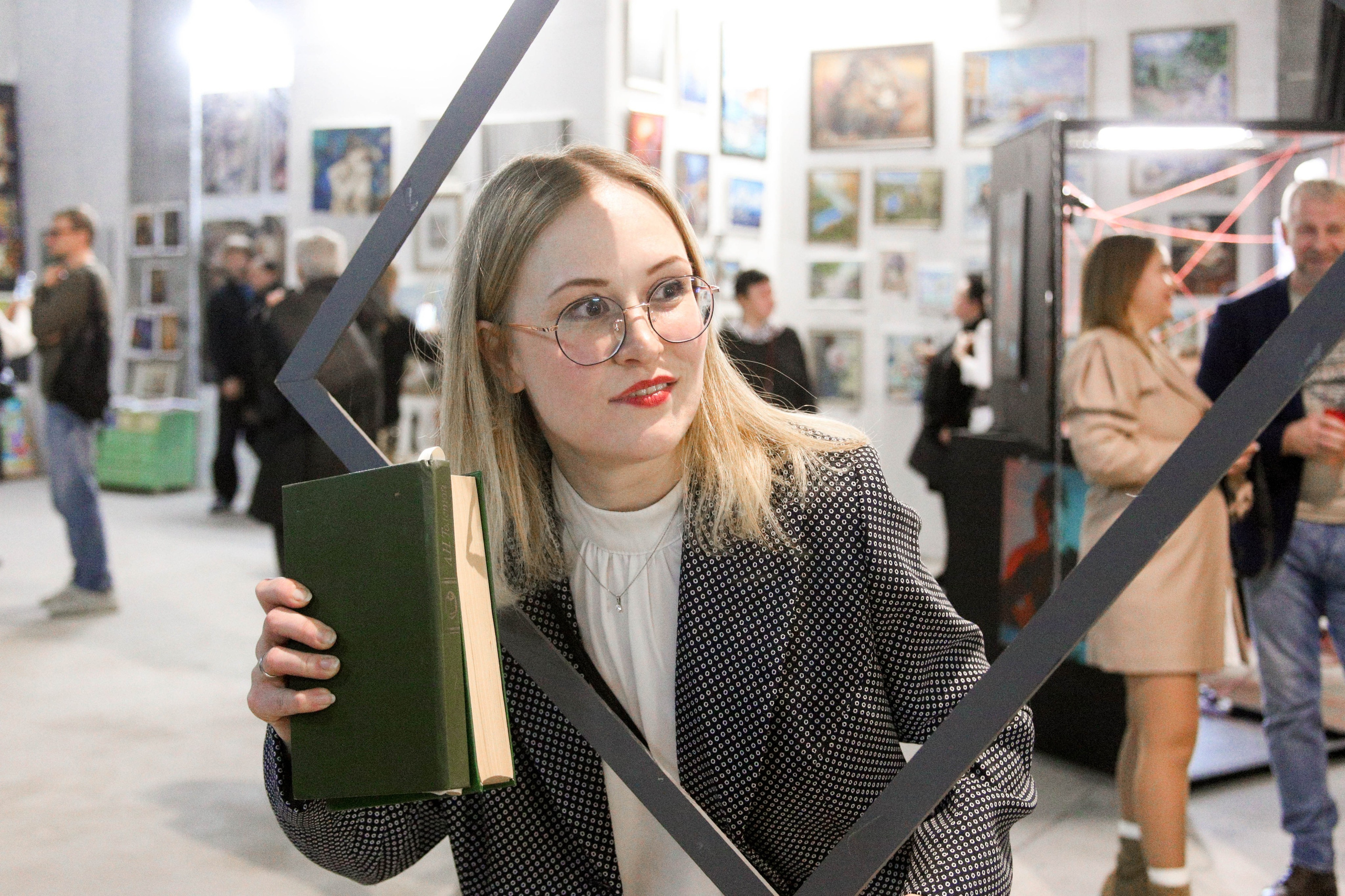 Маша на прогулке. Фотограф Пермь. Фотосессия в фотостудии Перми и на свежем воздухе