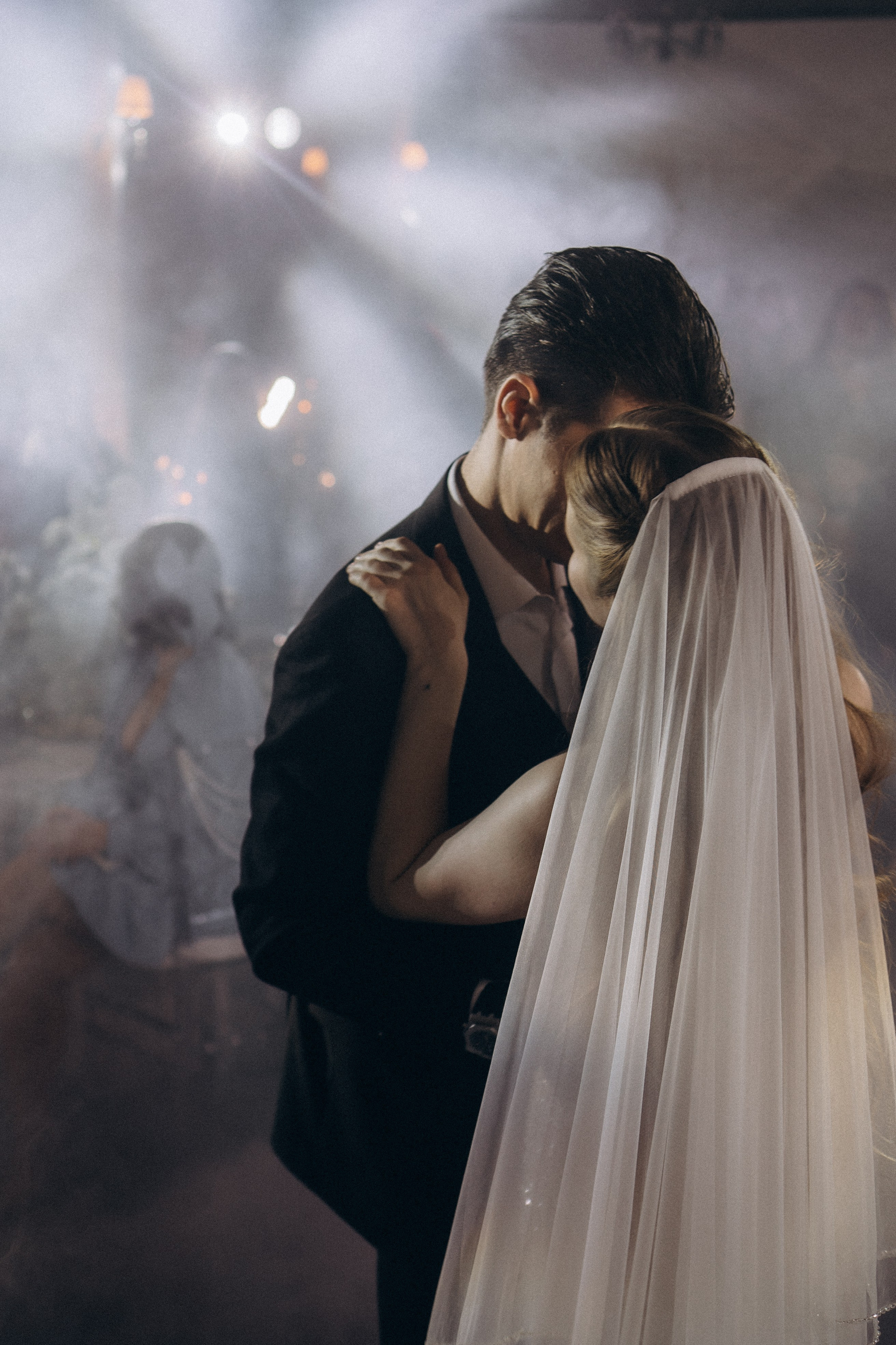 ПЕРВЫЙ ТАНЕЦ МОЛОДЫХ НА БАНКЕТЕ. ТРОГАТЕЛЬНЫЙ МОМЕНТ (СНЯТО В СИБИРЕ В НИЖНЕВАРТОВСКЕ). Профессиональный фотограф, Санкт-Петербург — Виктория Богомолова