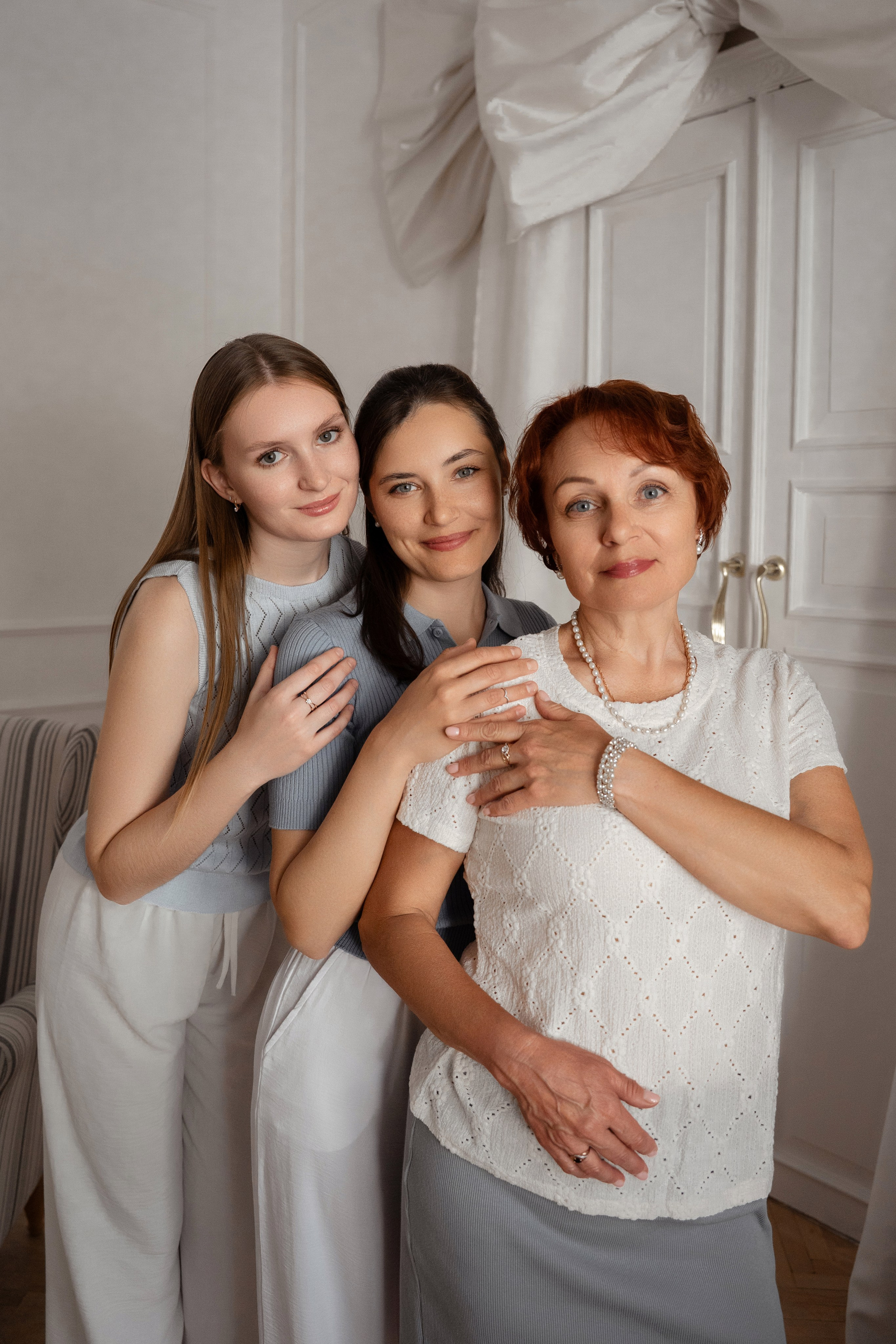 Семейная история: мама и две дочери. Фотограф Севастополь — Климова Анастасия
