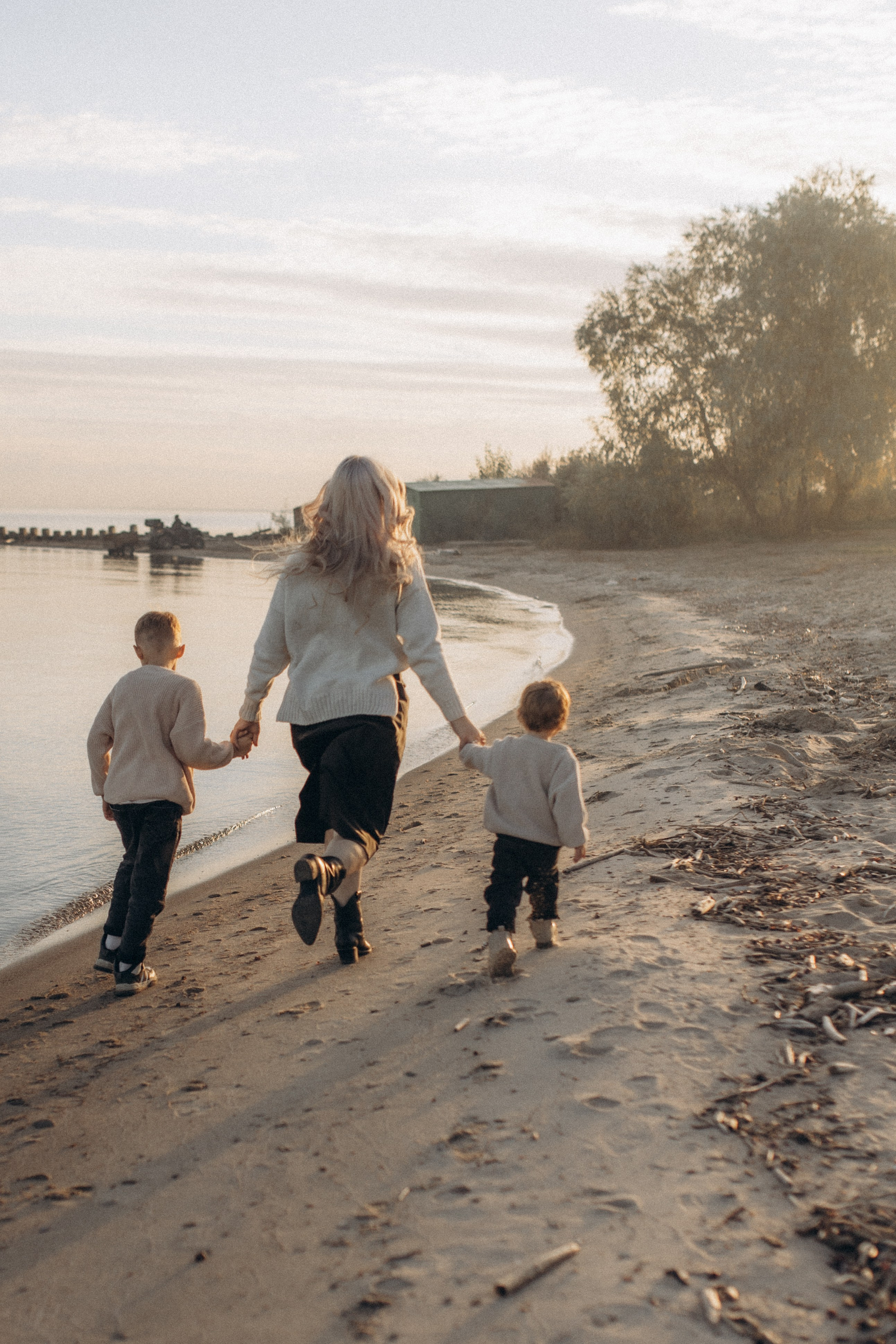 Альбина с сыновьями, сентябрь. Семейный фотограф lifestyle в Новосибирске Елена Шпилевая